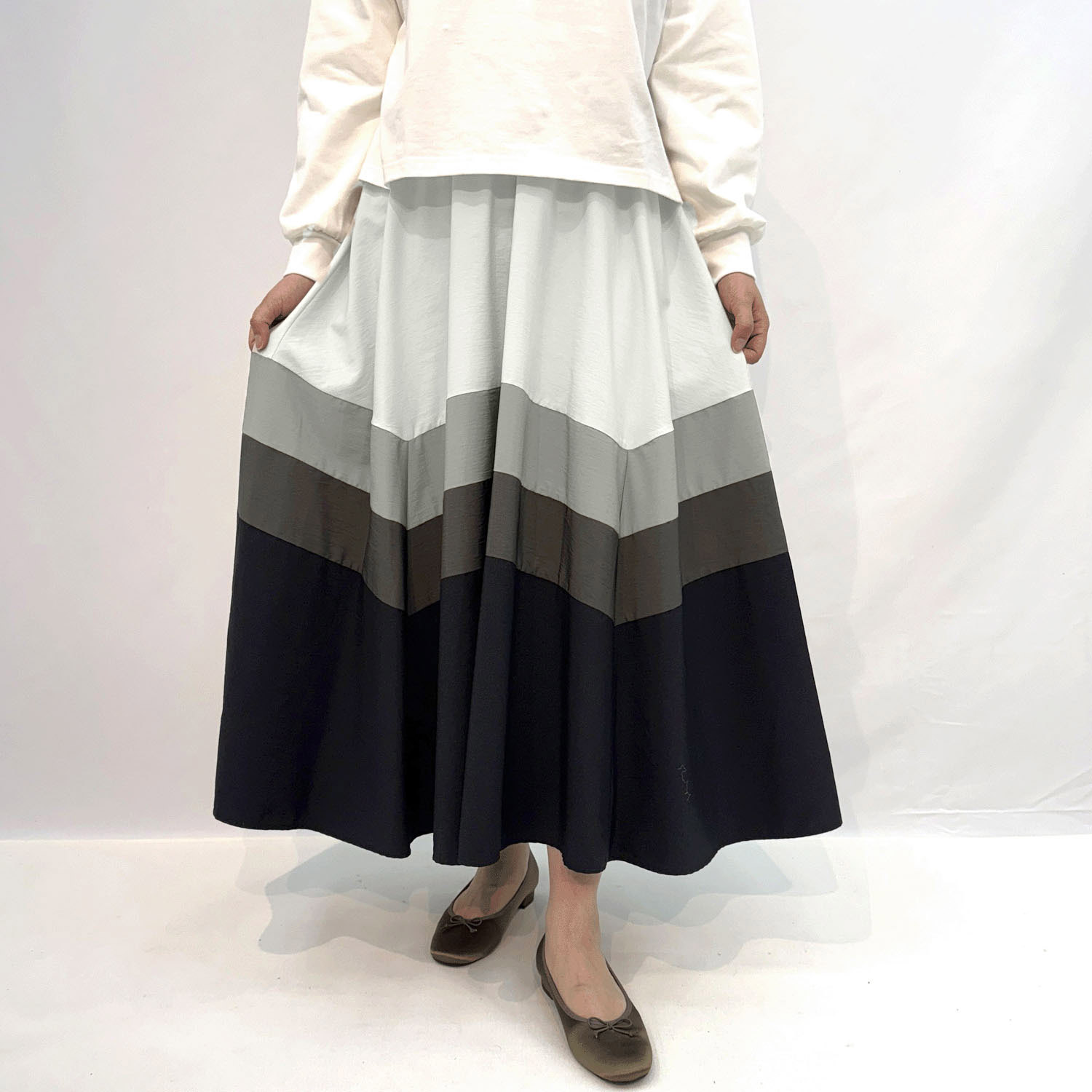 無地配色フレアースカート - 画像2