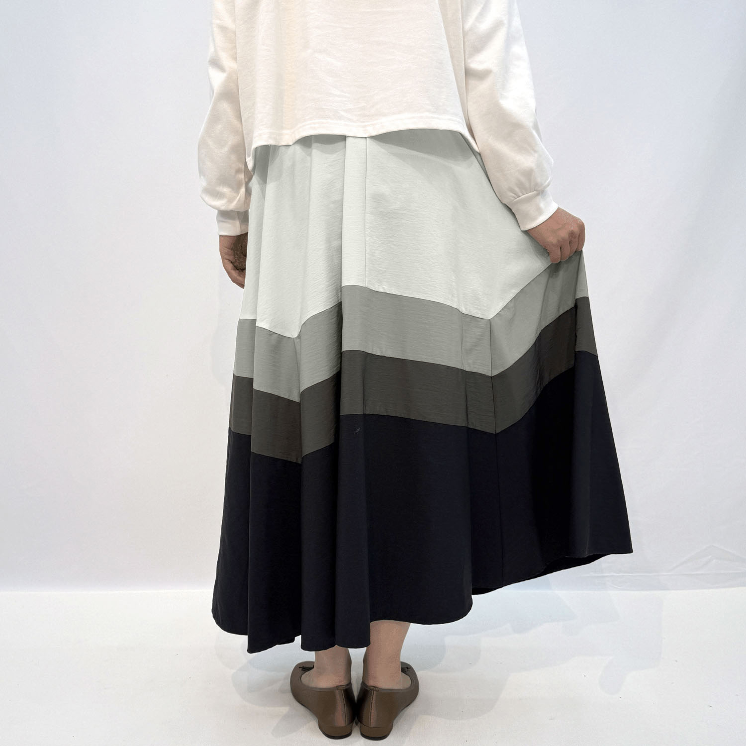 無地配色フレアースカート - 画像4