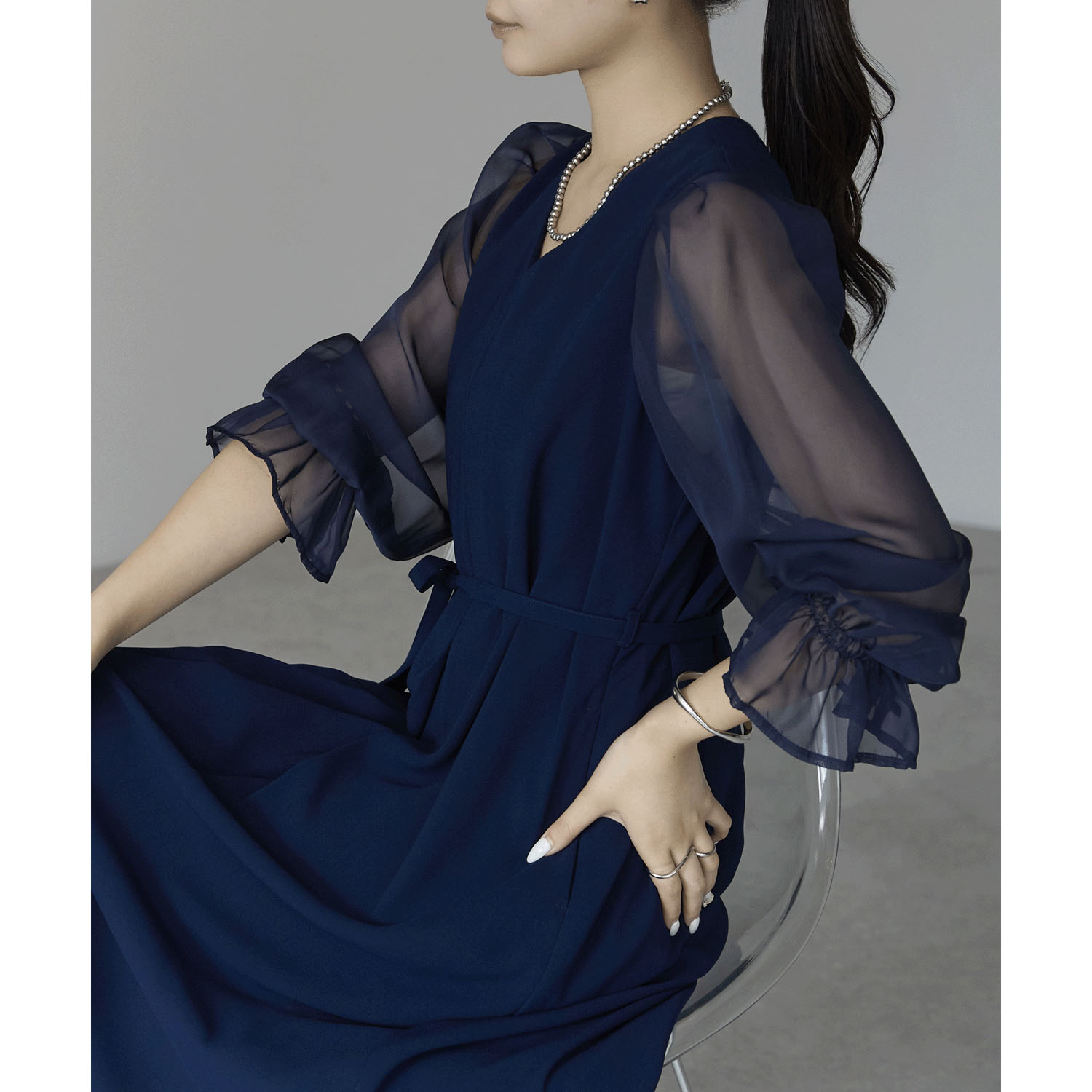 【お取り寄せ】PREFERIRボリュームシアースリーブAラインVネックドレス - 画像15