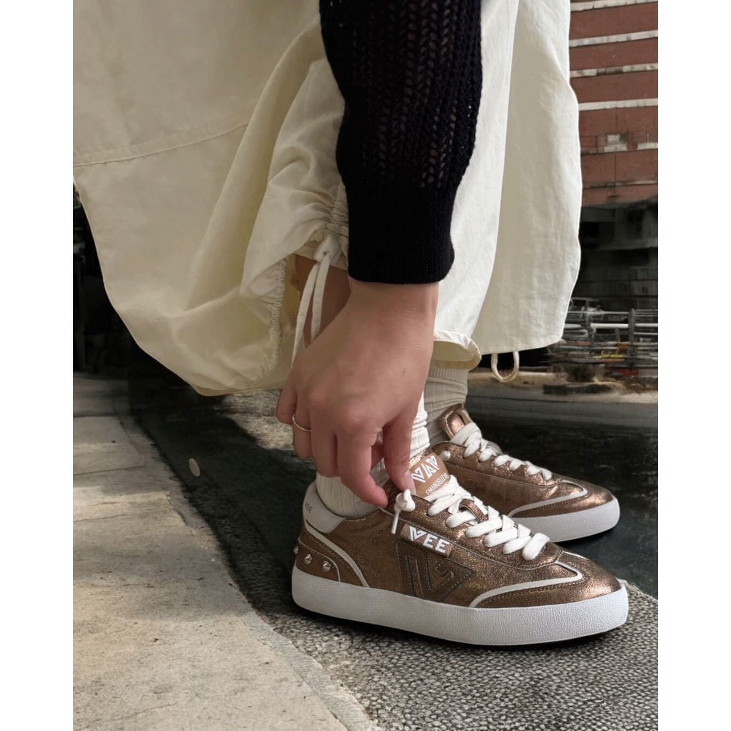 【イタリア発スニーカーブランド】EMANUELLE VEE メタリックロースニーカー 50032 - 画像1