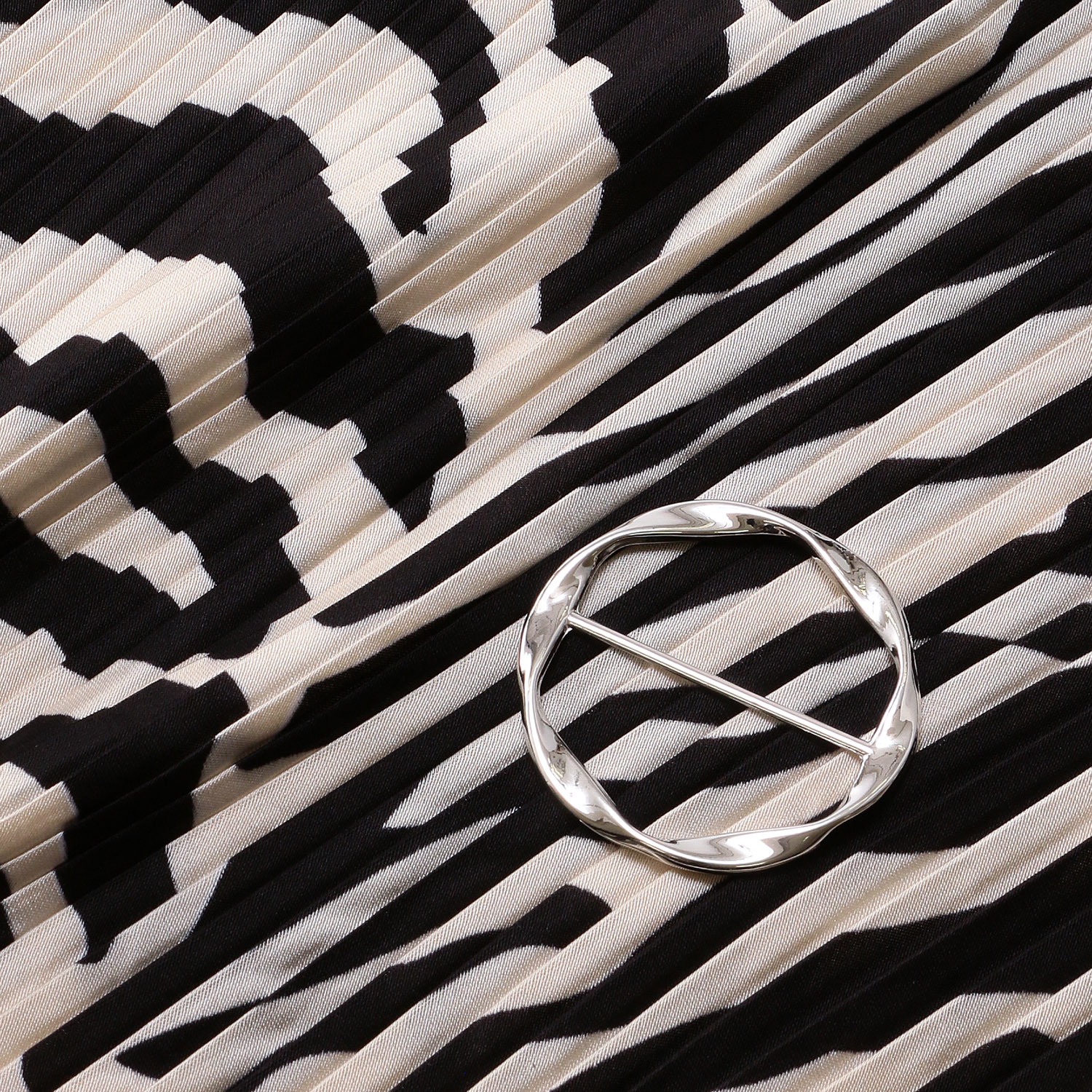 スカーフリング付きプリーツスカーフ ゼブラ - 画像3