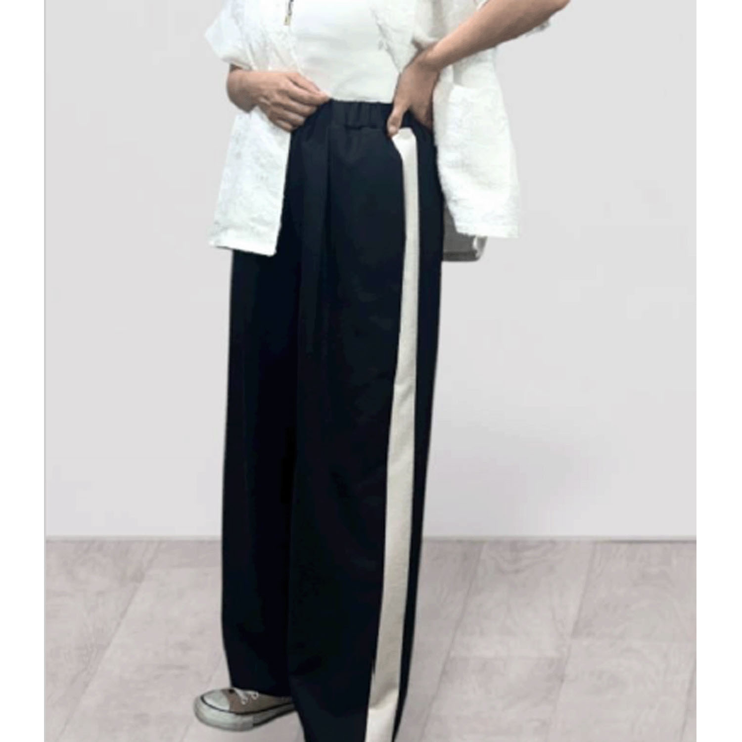 QTUME サイドラインタックパンツ - 画像1