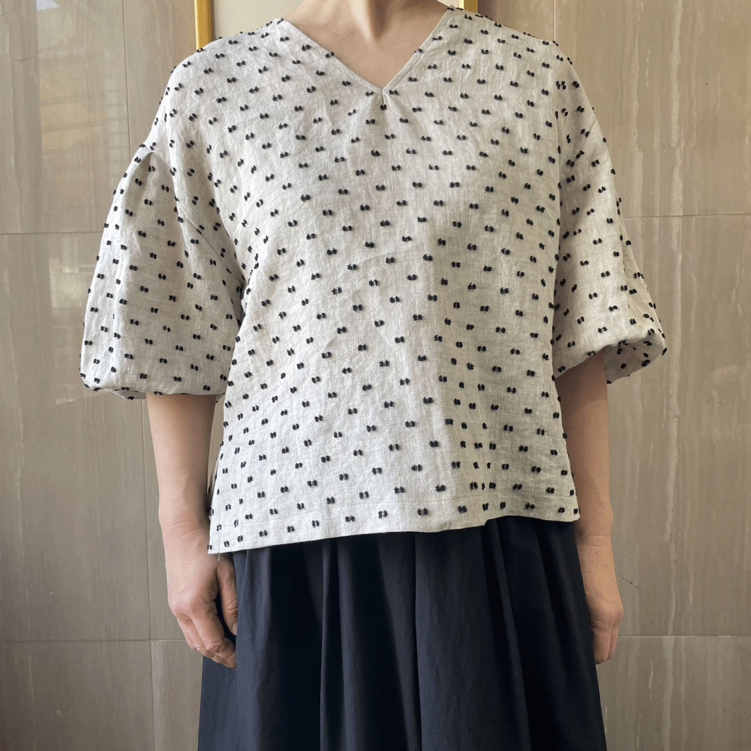 B7 リネンドット刺繍プルオーバー - 画像1