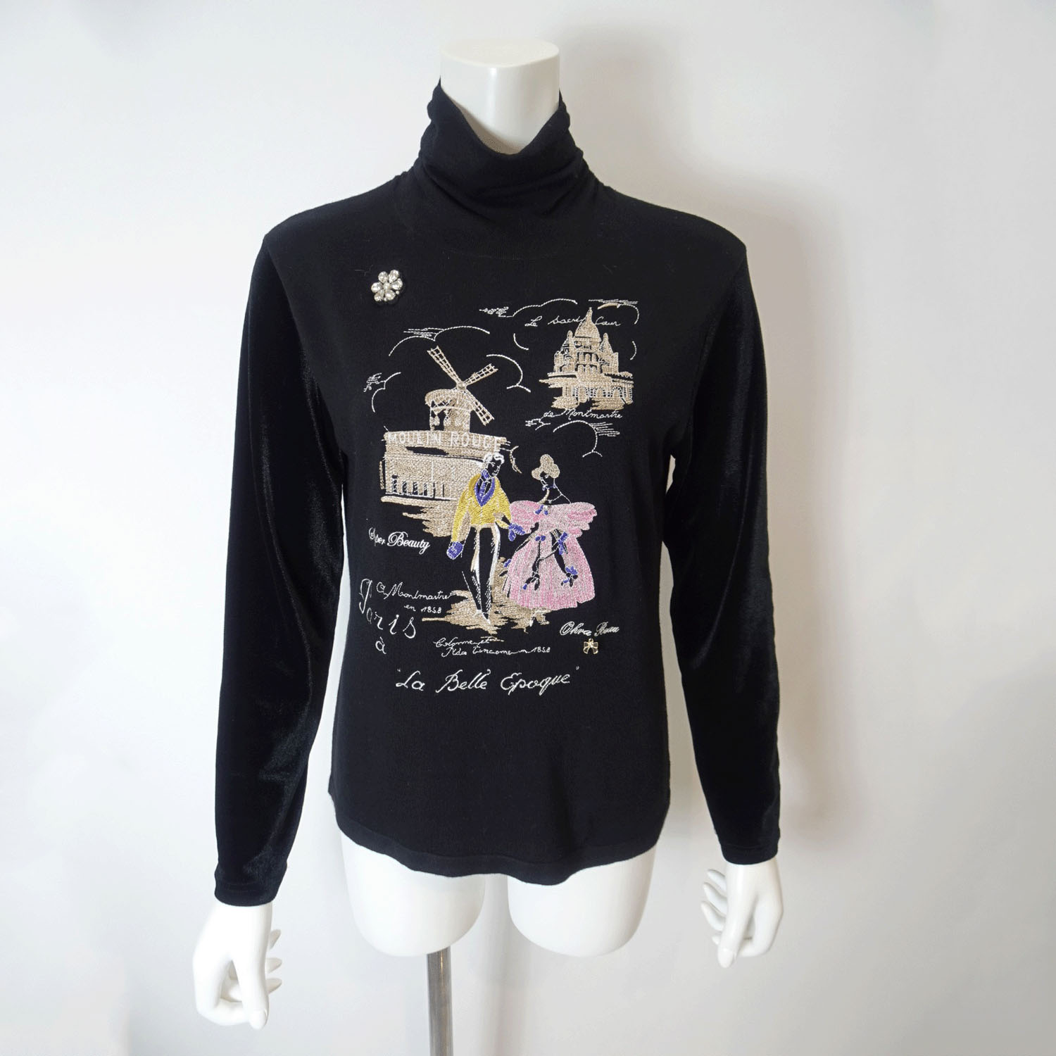 Super Beauty 胸元刺しゅう入りハイネックセーター - 画像1