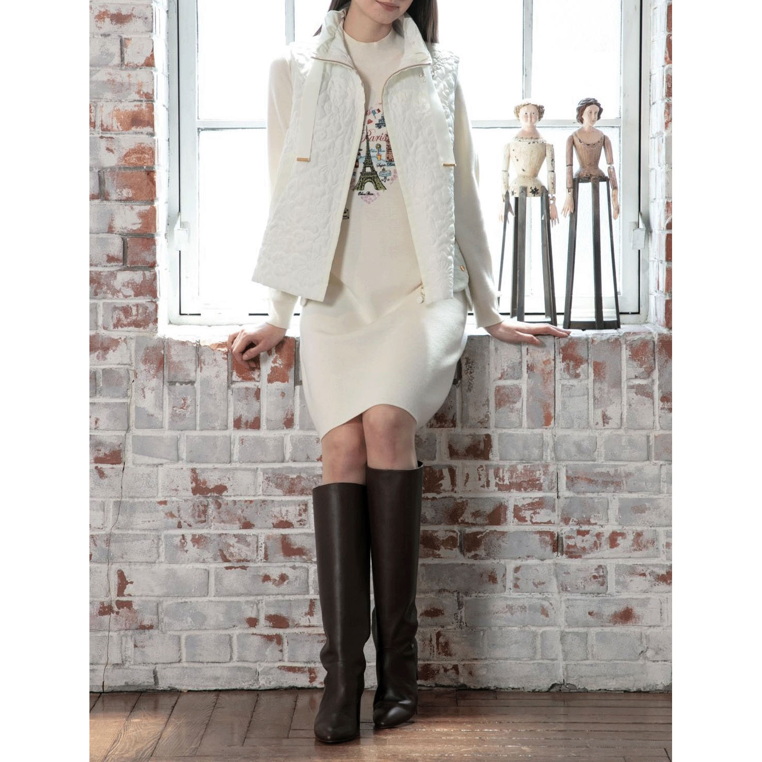 Super Beauty 胸元Paris刺しゅう入りハイネックニットワンピース - 画像2