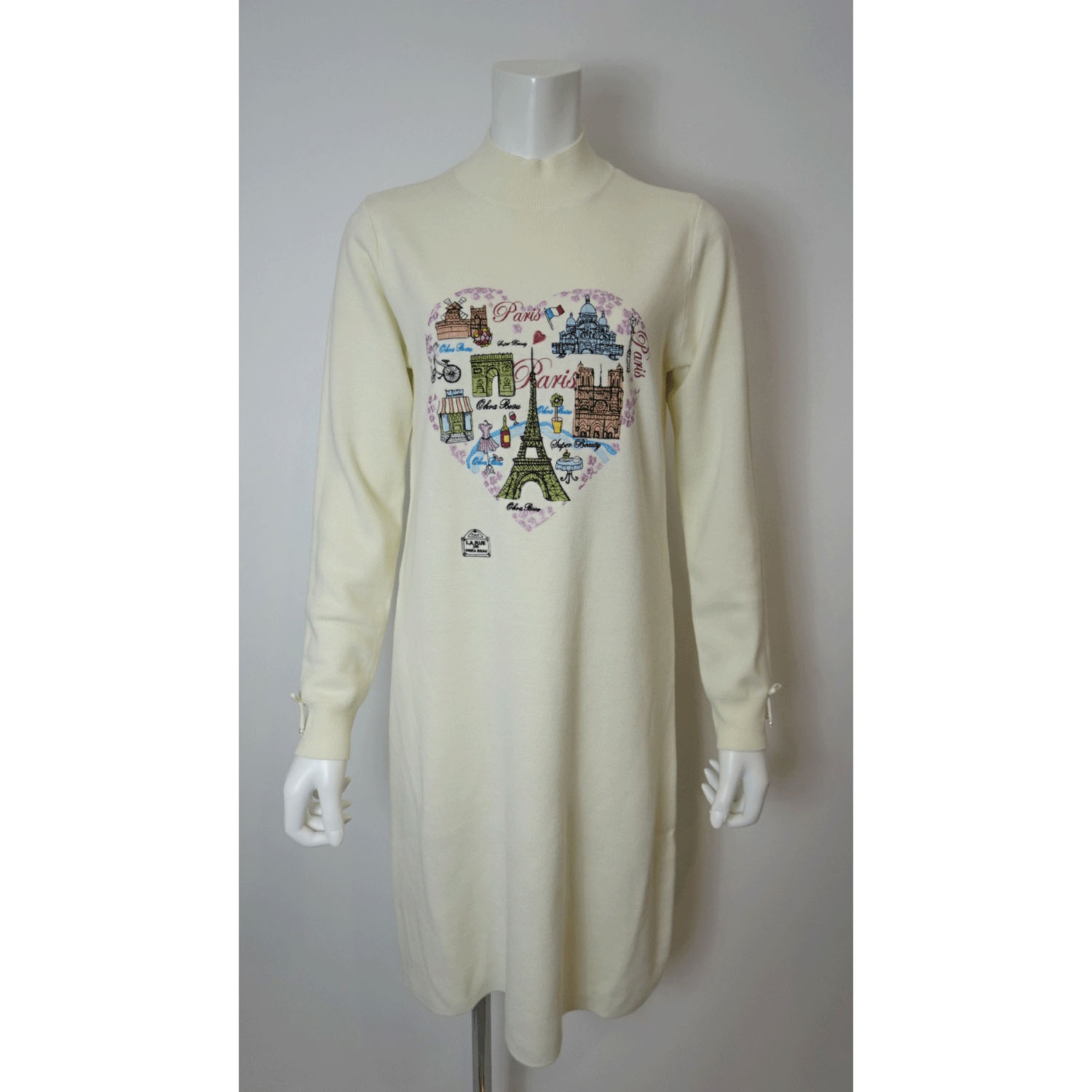 Super Beauty 胸元Paris刺しゅう入りハイネックニットワンピース - 画像3