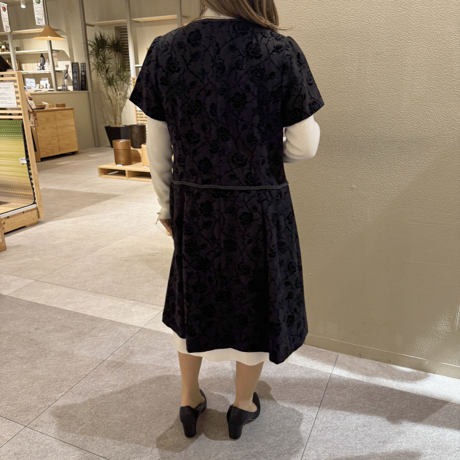 【Inata Live】Super Beauty フロッキープリント 半袖ワンピース - 画像4