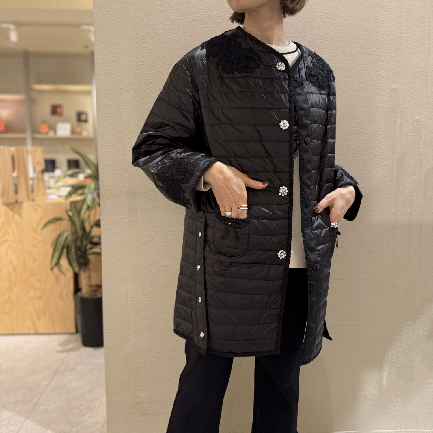 【Inata Live】Super Beauty レースデザイン ライトダウンジャケット