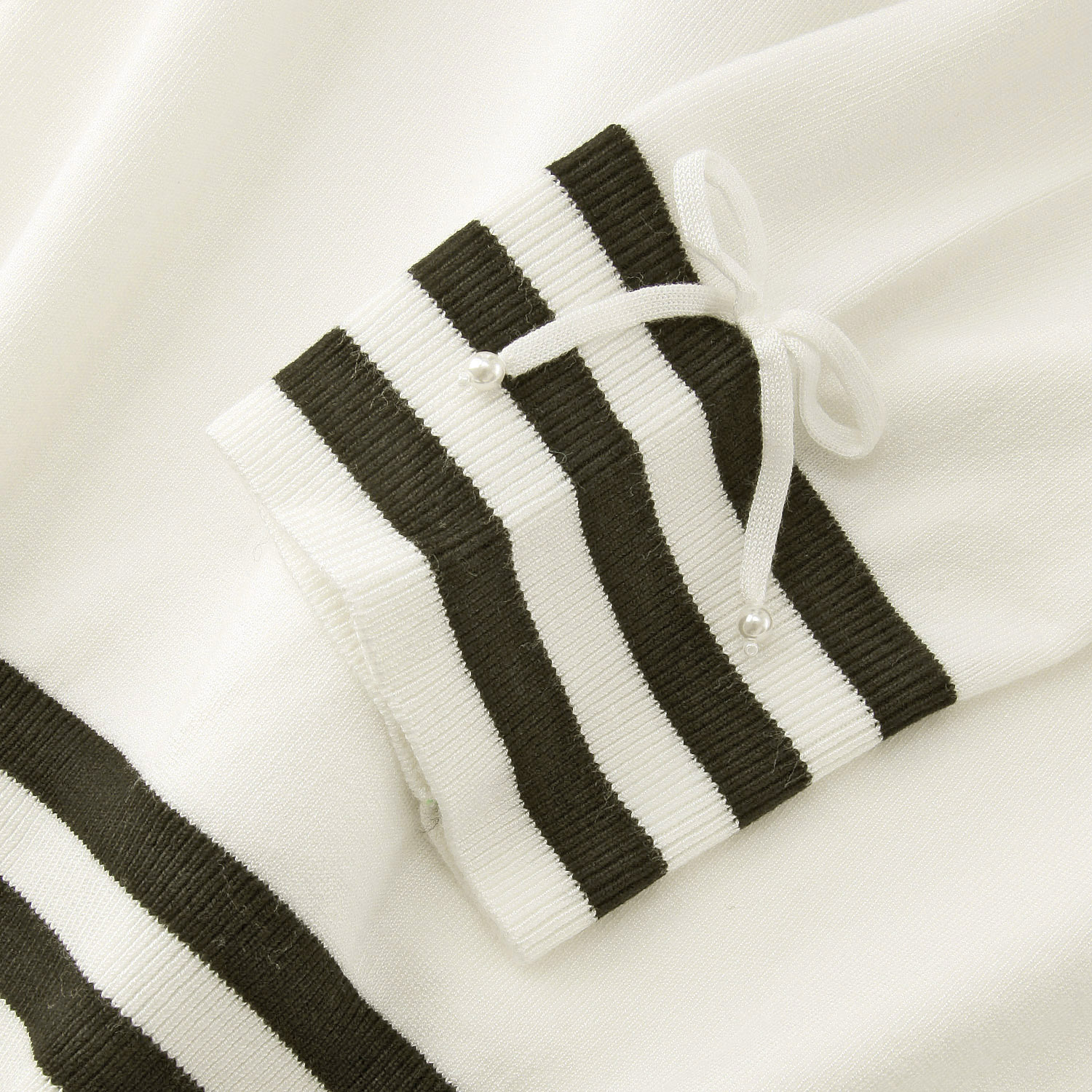 Super Beauty 胸元刺繍裾ボーダーニット - 画像9