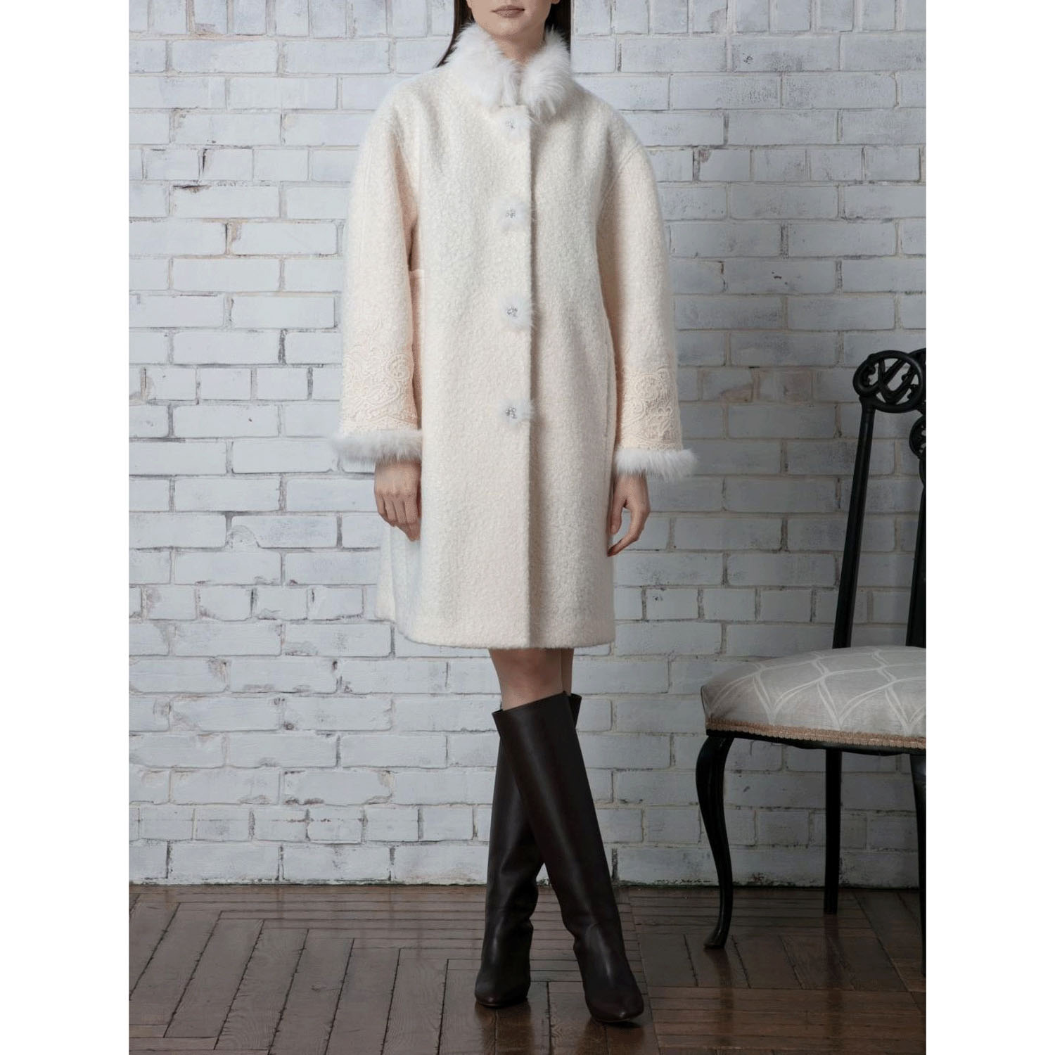 【Inata Live】Super Beauty ファー使い花モチーフ付コート - 画像6