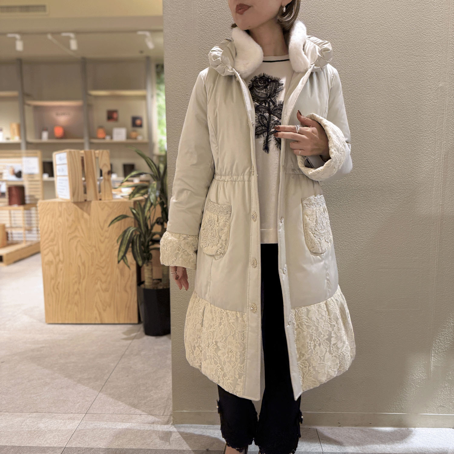 【Inata Live】Super Beauty 裾レース切替ダウンコート - 画像2