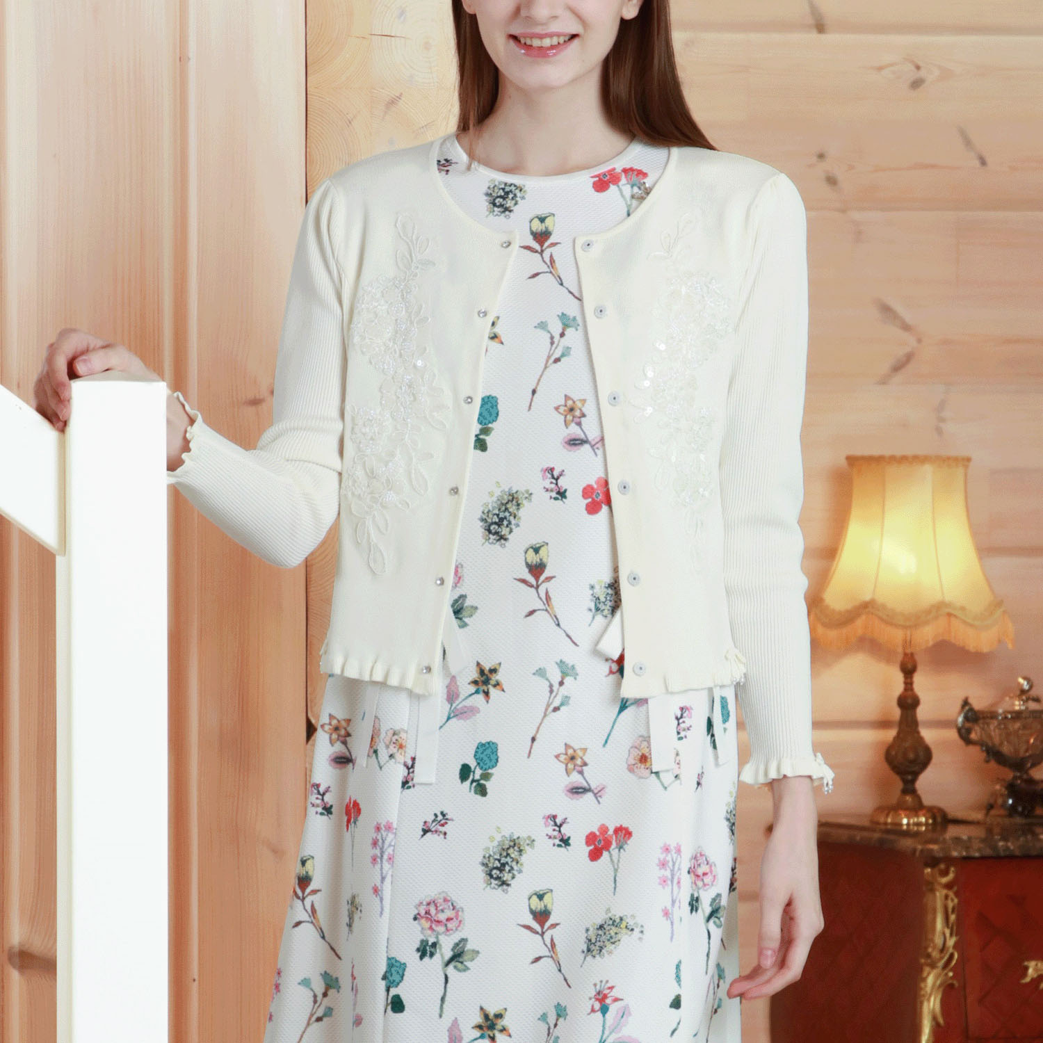 【Insta Live】Super Beauty 前立てスパンコール使い裾フリルカーディガン - 画像2