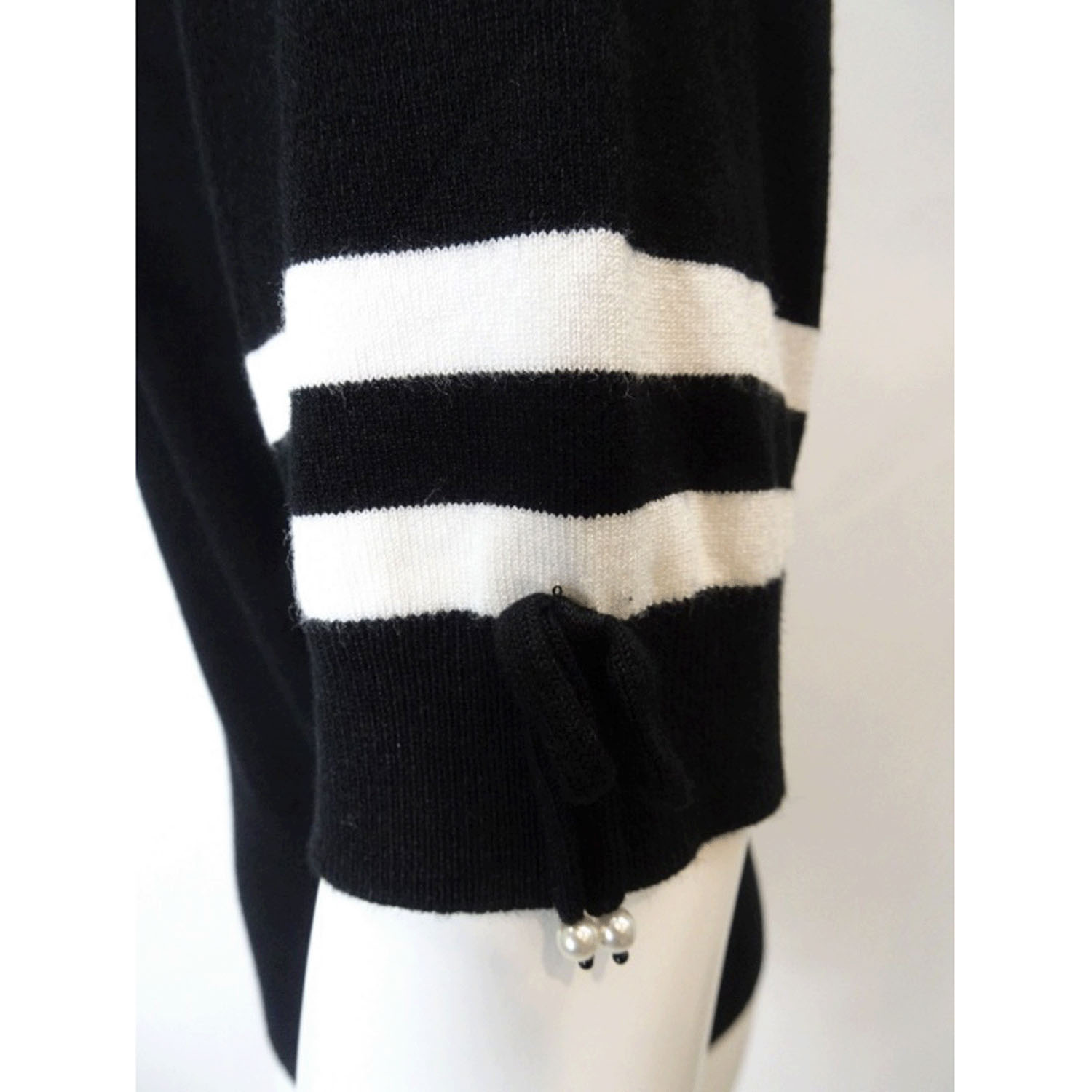 Super Beauty 胸元バラ刺しゅう入りの半袖セーター - 画像14