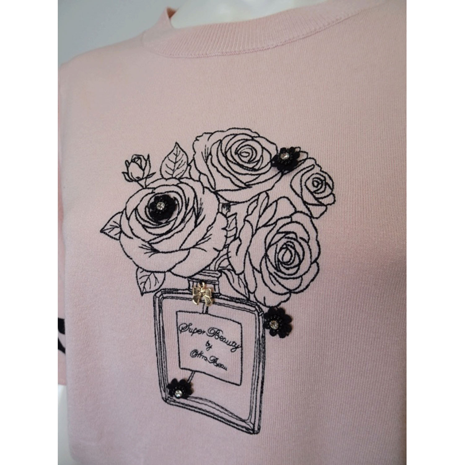Super Beauty 胸元バラ刺しゅう入りの半袖セーター - 画像19