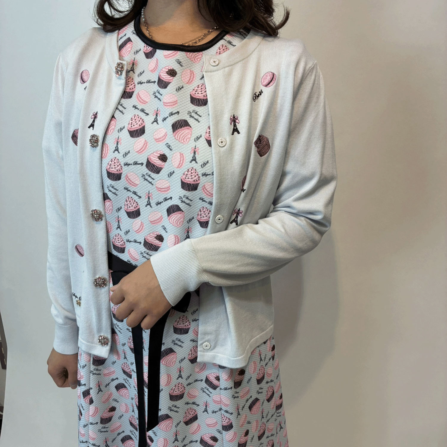 【Insta Live】Super Beauty スイーツ刺しゅうニットカーディガン - 画像5