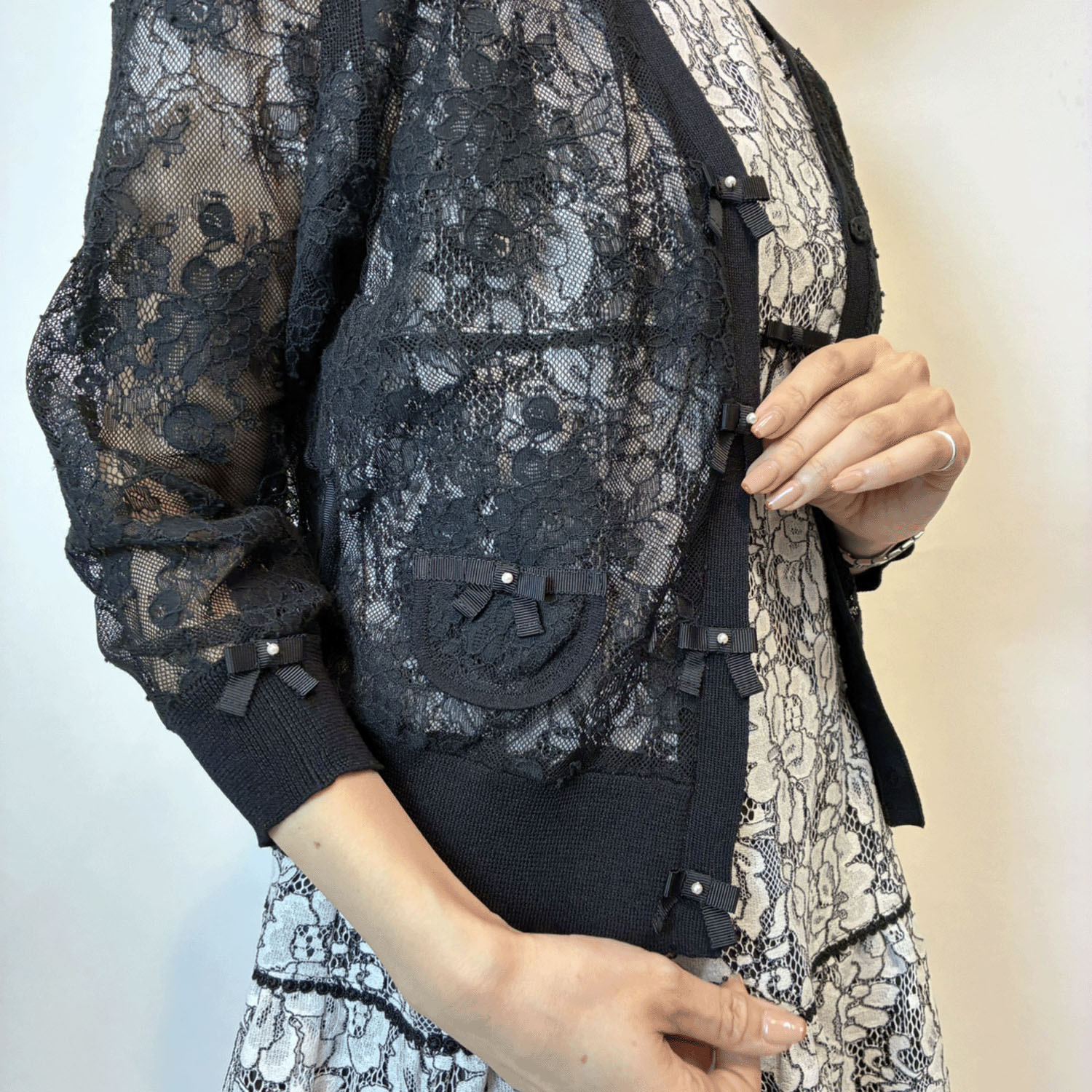 【4月上旬入荷予定】Super Beauty 透かしレース編みVネックニットカーディガン - 画像10