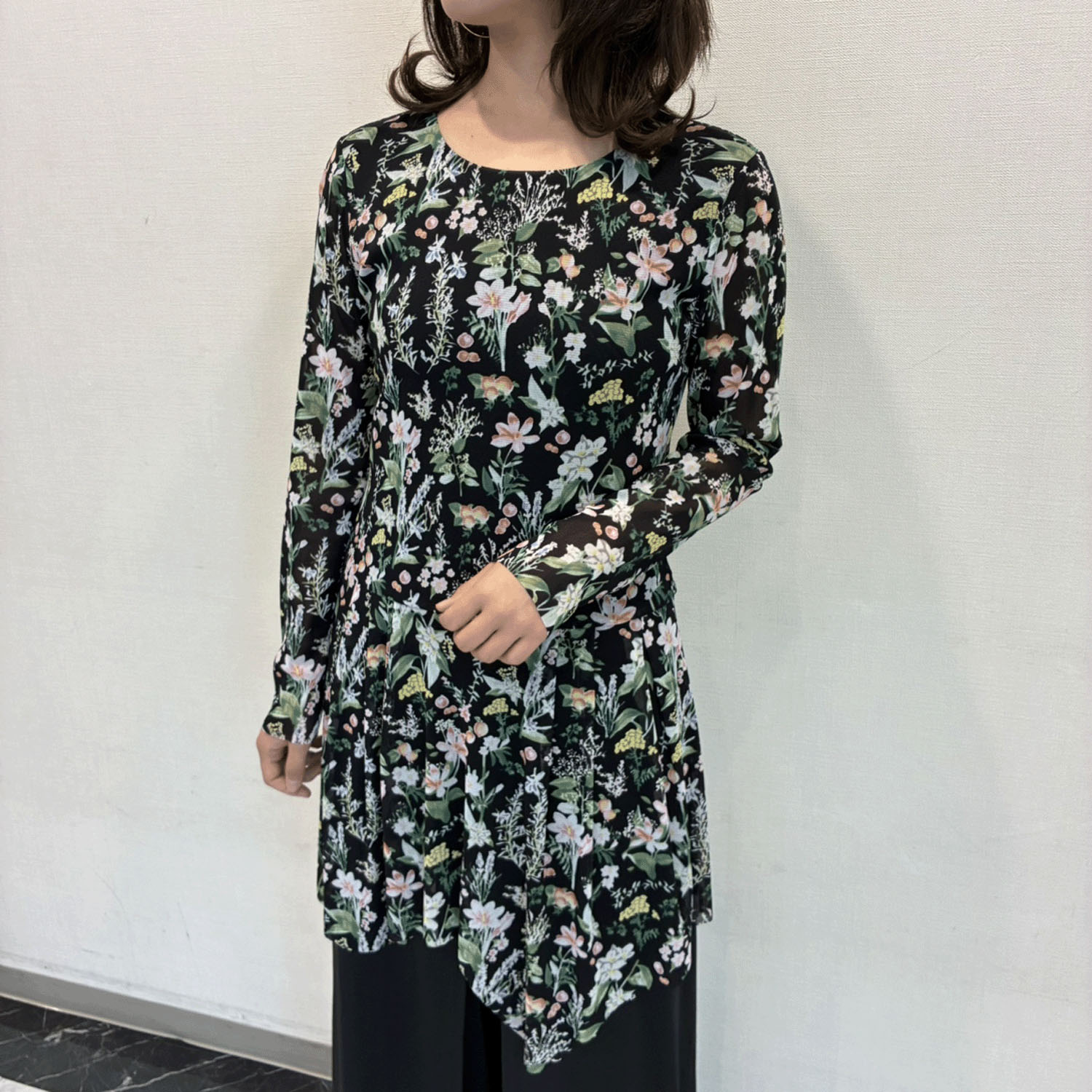 Super Beauty アシンメトリーヘム花柄プリントパワーネット素材チュニック - 画像2