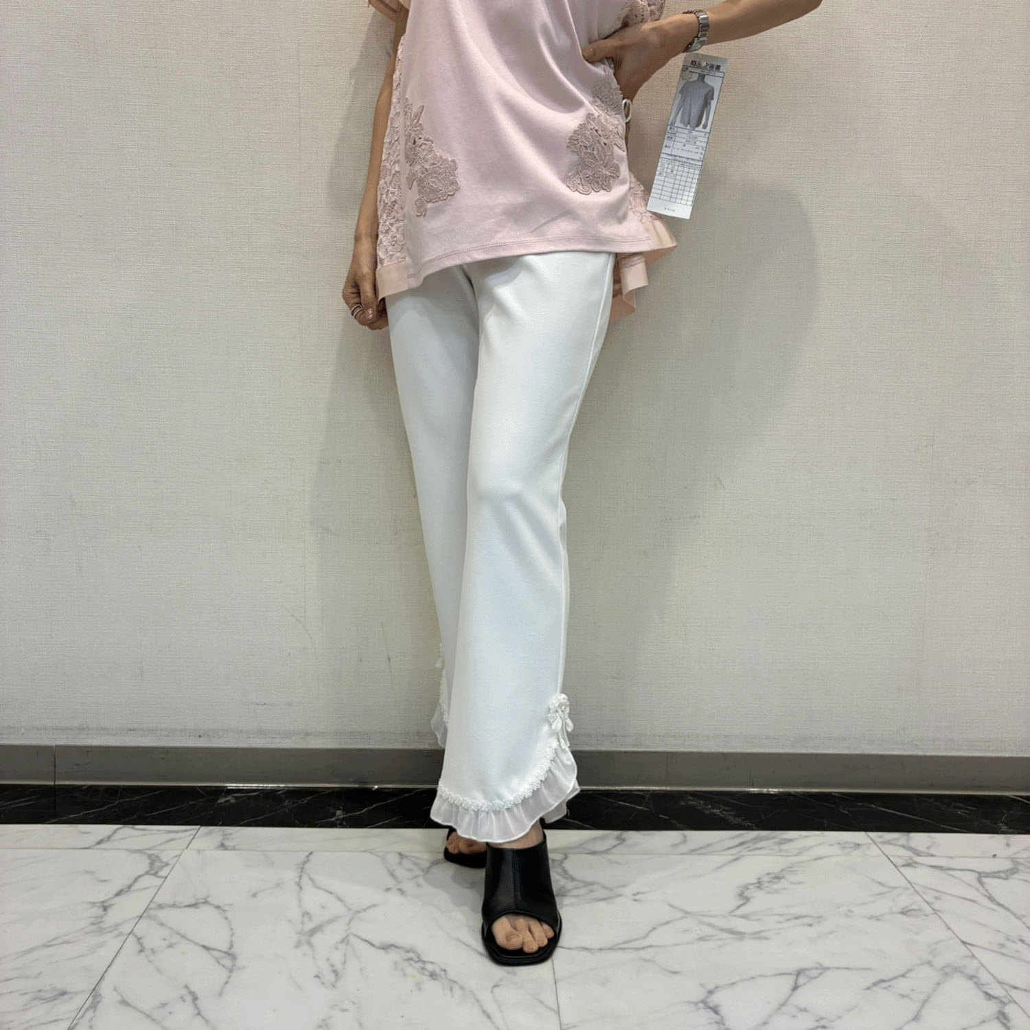 Super Beauty 裾シフォンフリル＆花モチーフ付パンツ - 画像1