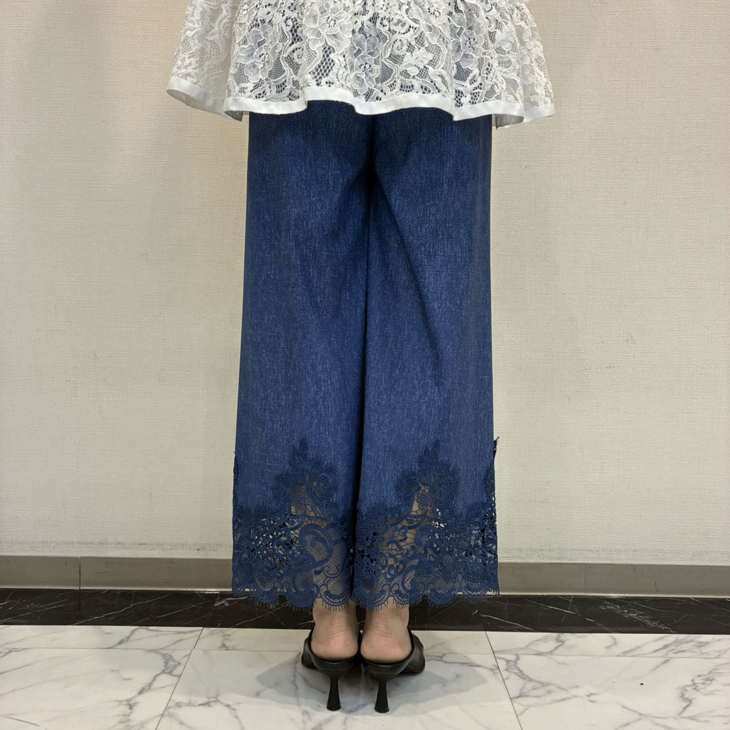Super Beauty 裾レースデザインデニム風ストレッチパンツ - 画像4