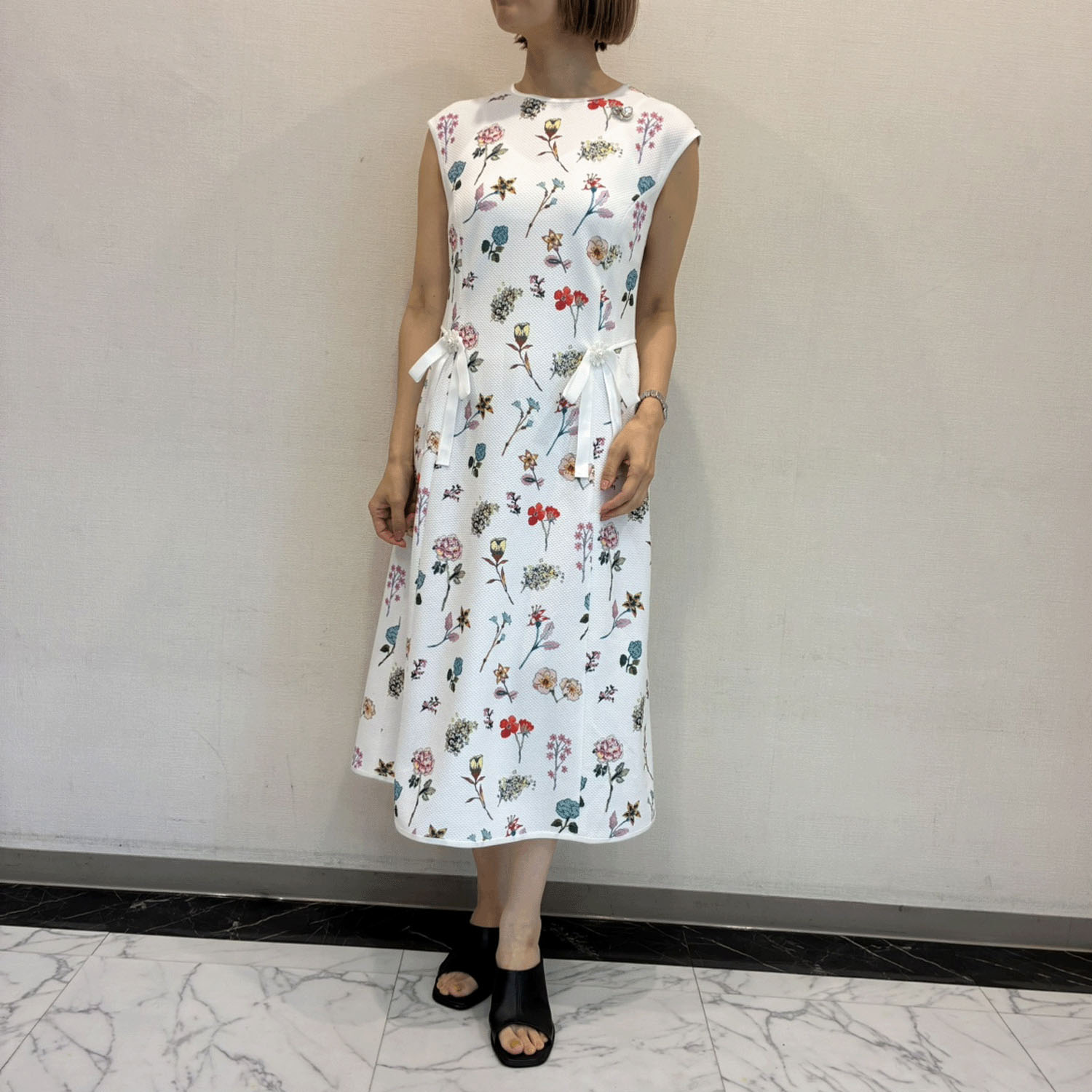 【Insta Live】Super Beauty マルチカラーフラワープリントフレンチスリーブワンピース - 画像3