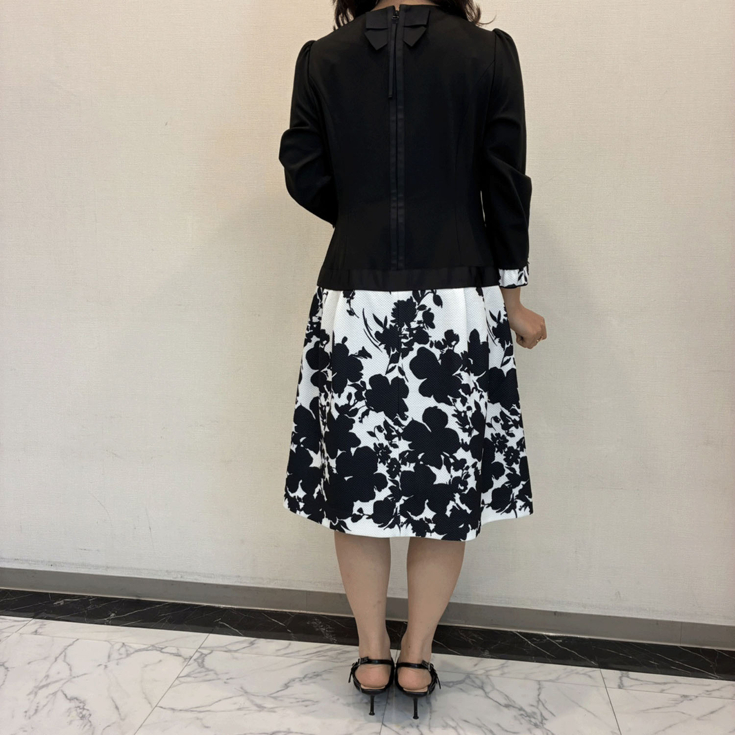 【Insta Live】Super Beauty モノトーン柄ウェスト切替ポンチ素材ワンピース - 画像4