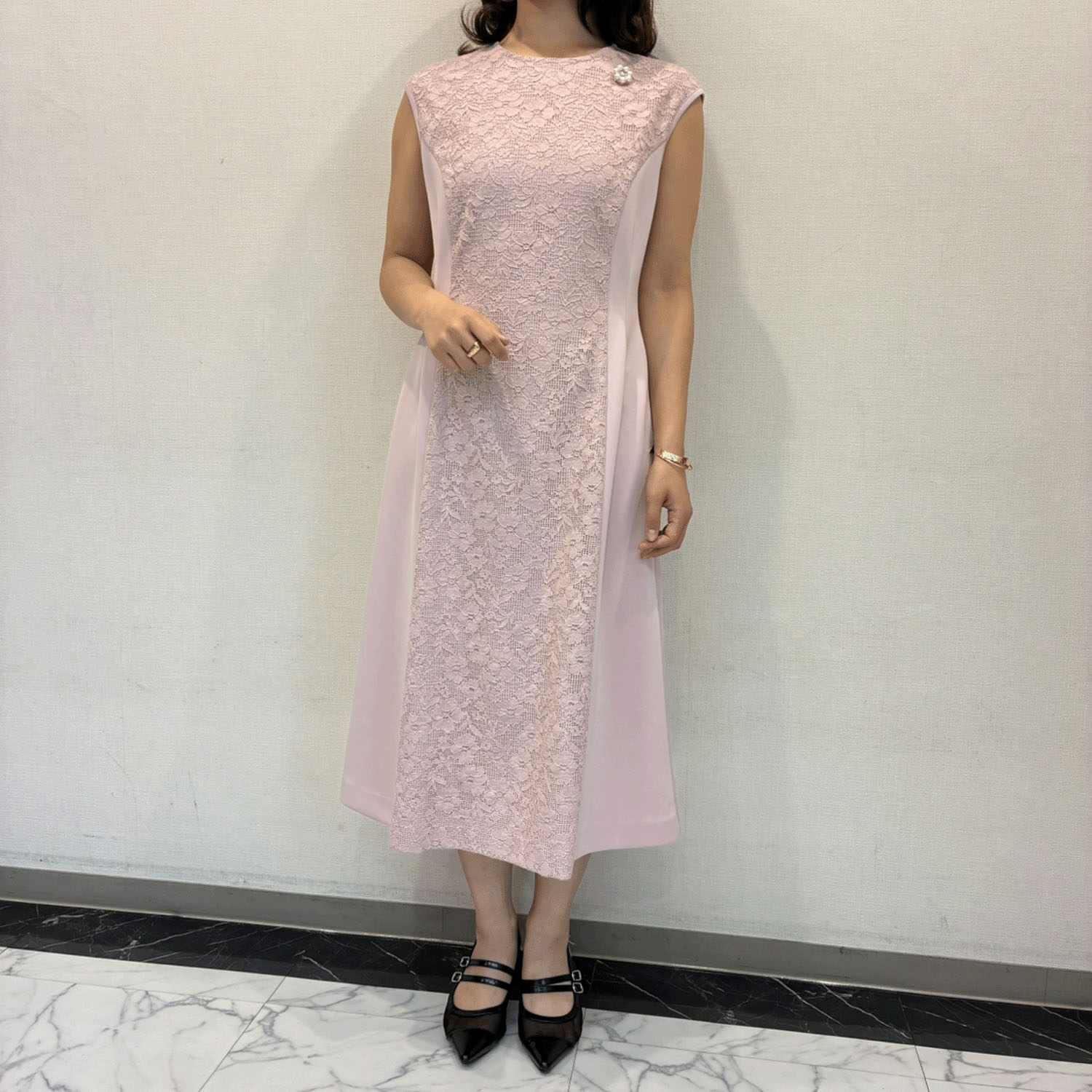 Super Beauty 前立て透かしレース切替ダンボールニット素材フレンチスリーブワンピース - 画像1