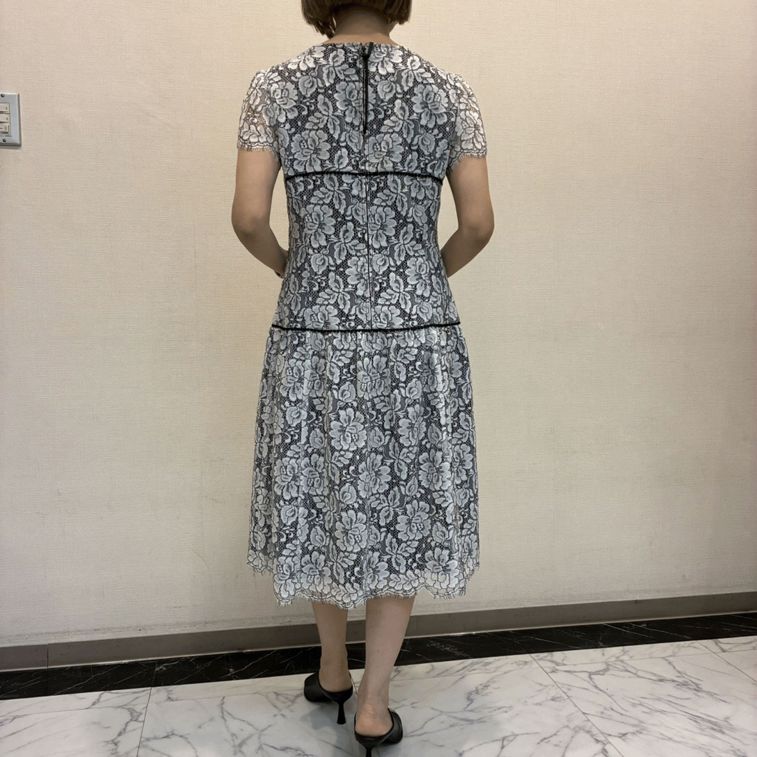 【4月中旬入荷予定】Super Beauty ライン花レース素材半袖ワンピース - 画像5