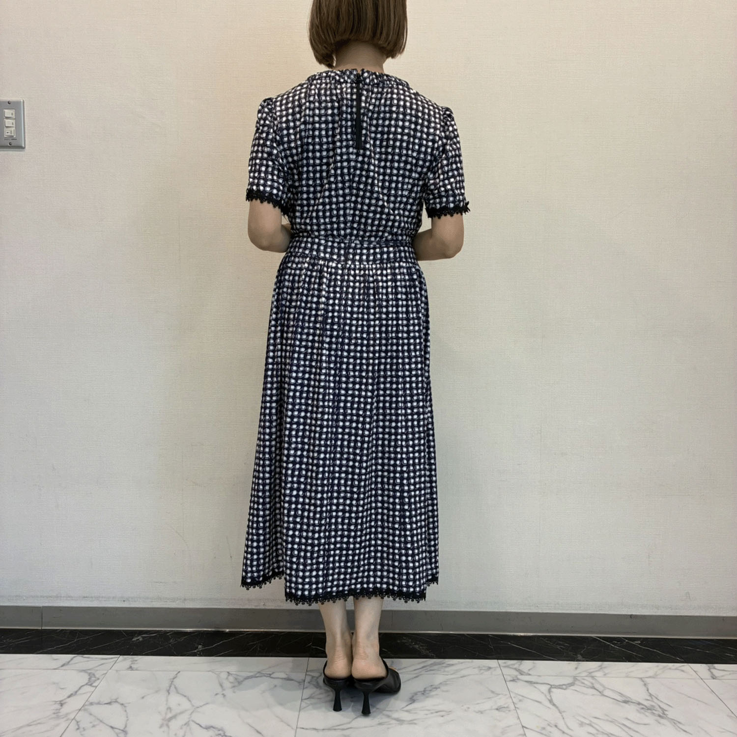 Super Beauty 衿ギャザーデザインドット系プリント半袖ワンピース - 画像3