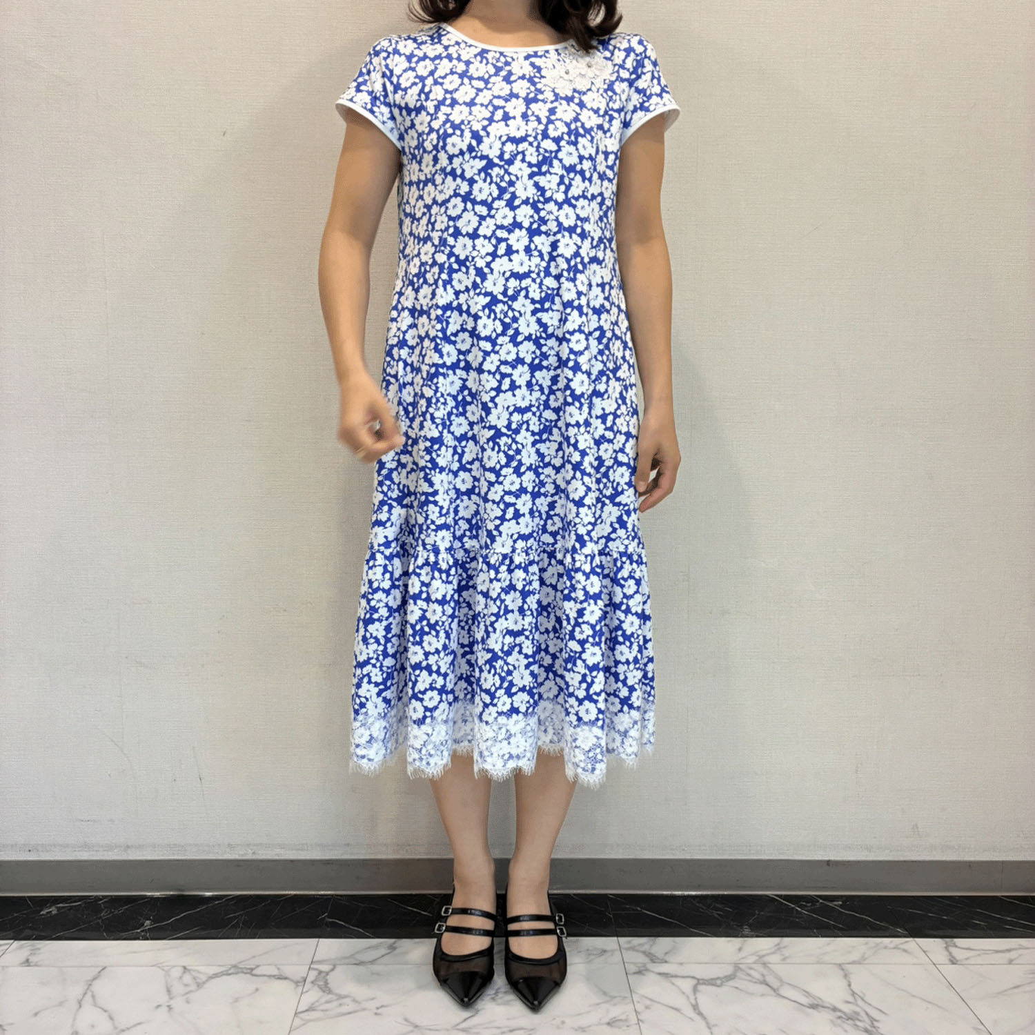 【4月下旬入荷予定】Super Beauty ブルー系フラワープリント裾レース使いワンピース - 画像3