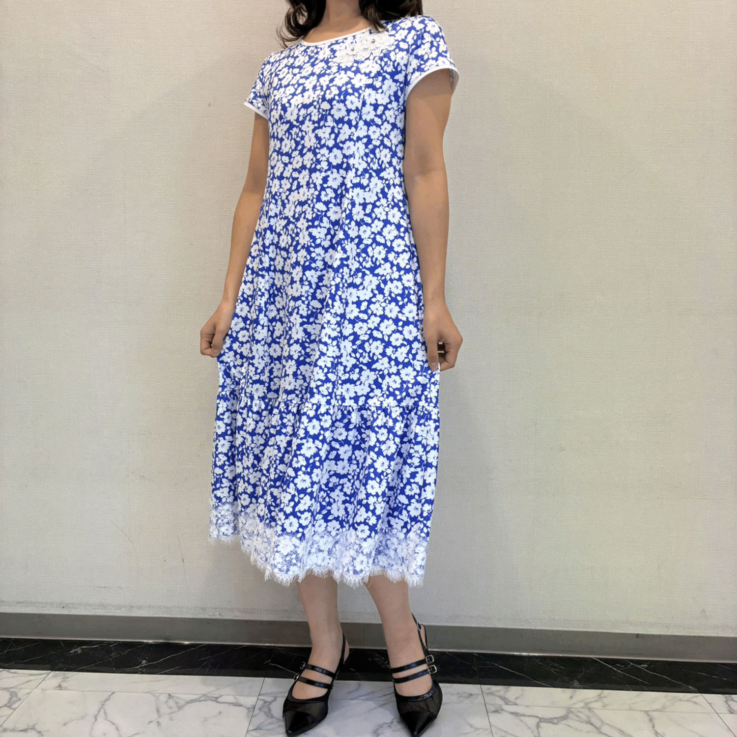 【4月下旬入荷予定】Super Beauty ブルー系フラワープリント裾レース使いワンピース - 画像4