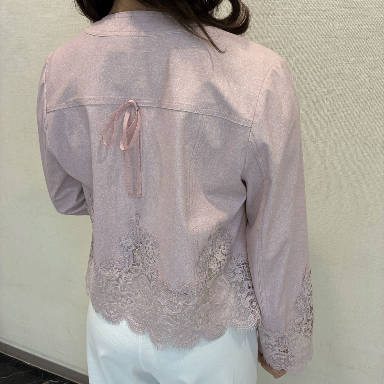 【2月下旬入荷予定】Super Beauty 裾レース切替転写素材ノーカラージャケット - 画像14