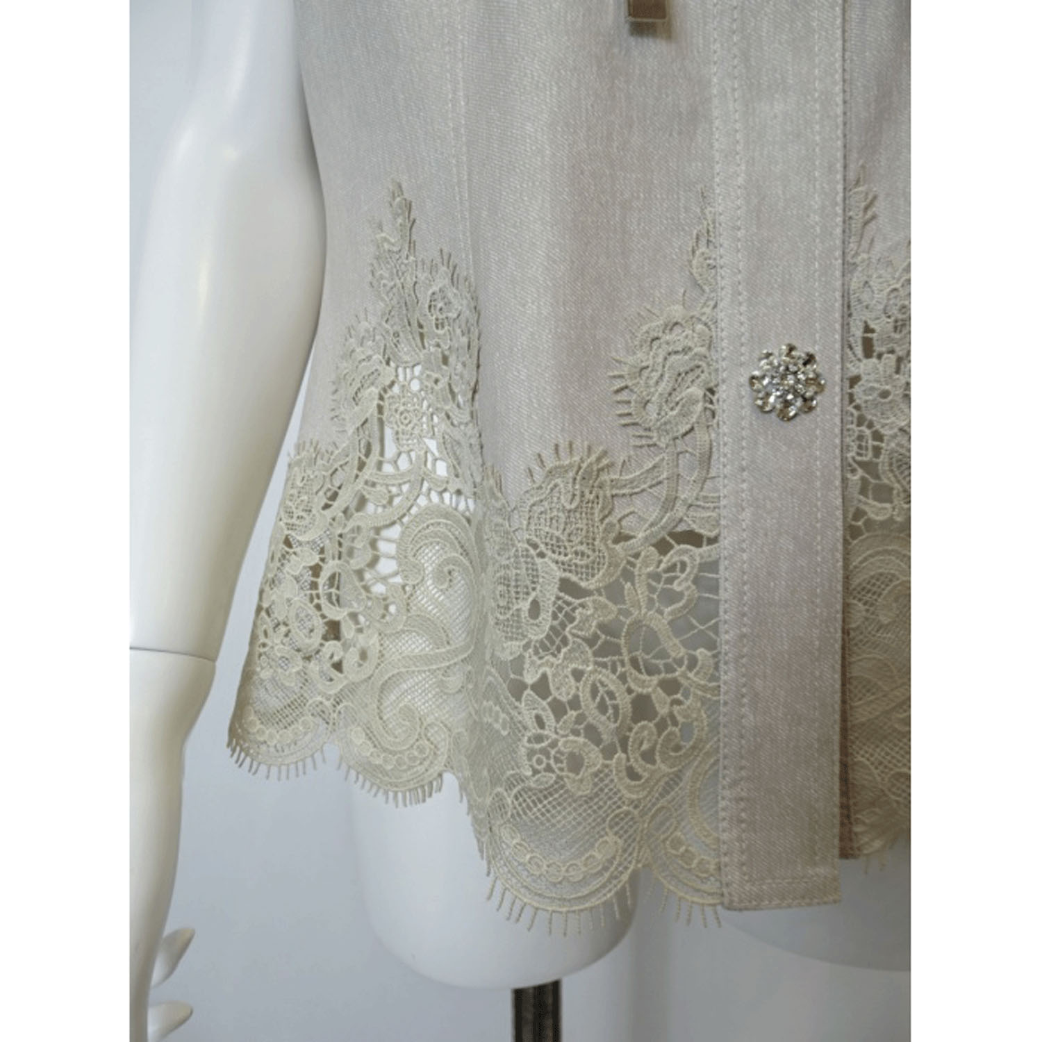 【2月下旬入荷予定】Super Beauty 裾レース切替転写素材フード着脱式ベスト - 画像20