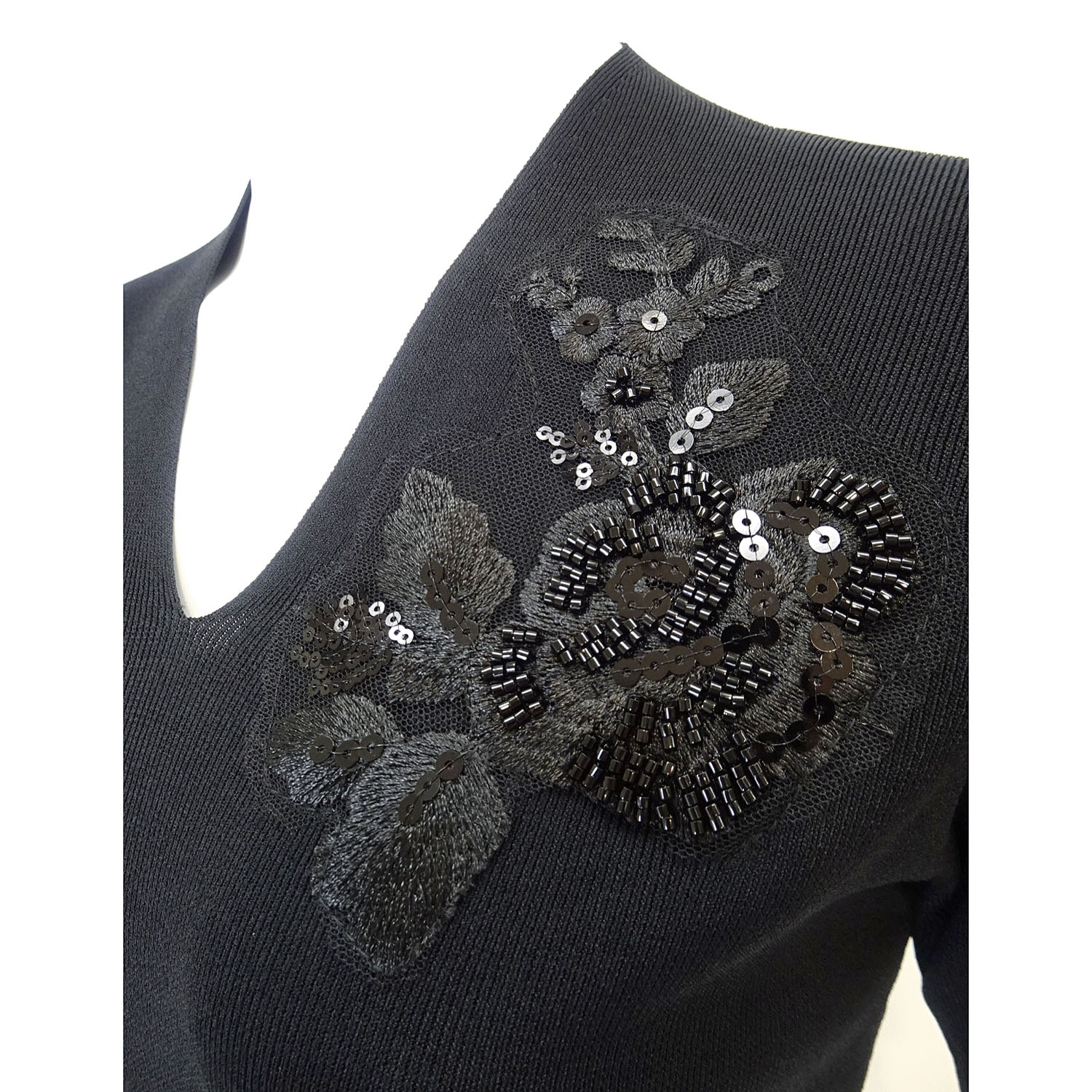 Super Beauty 胸元スパンコール刺繍Vネック半袖セーター - 画像10