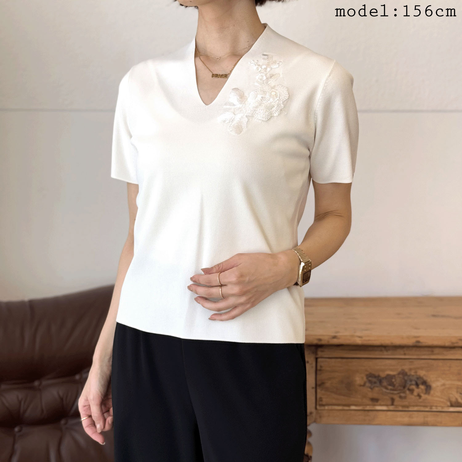 Super Beauty 胸元スパンコール刺繍Vネック半袖セーター