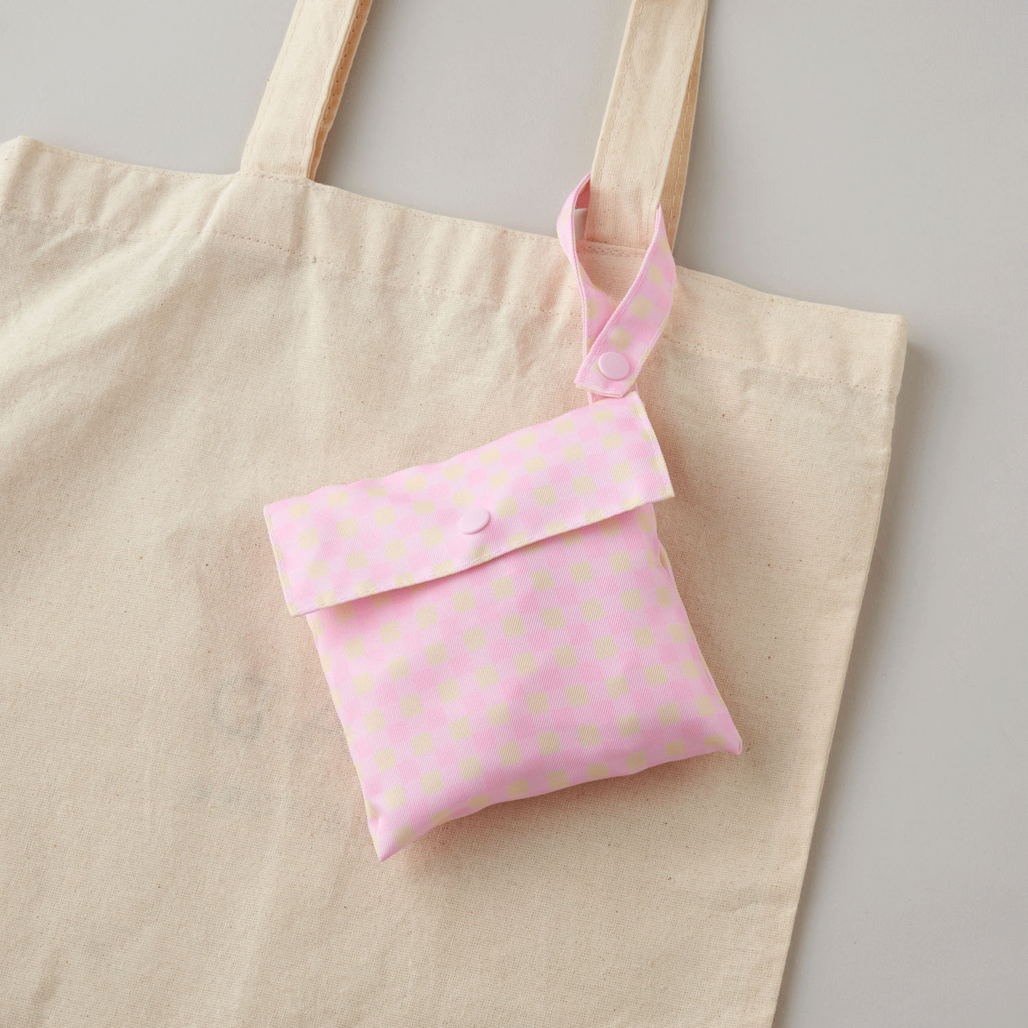 ギンガムチェックのシューズカバー ピンク - 画像4