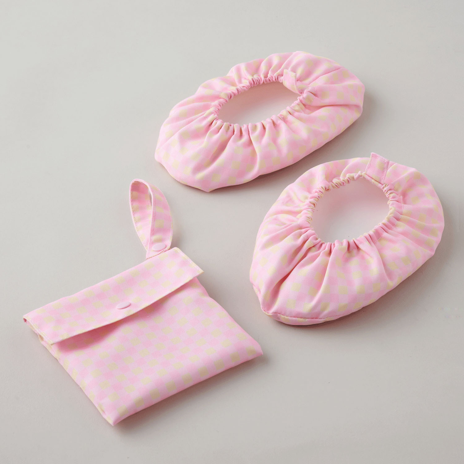 ギンガムチェックのシューズカバー ピンク - 画像1