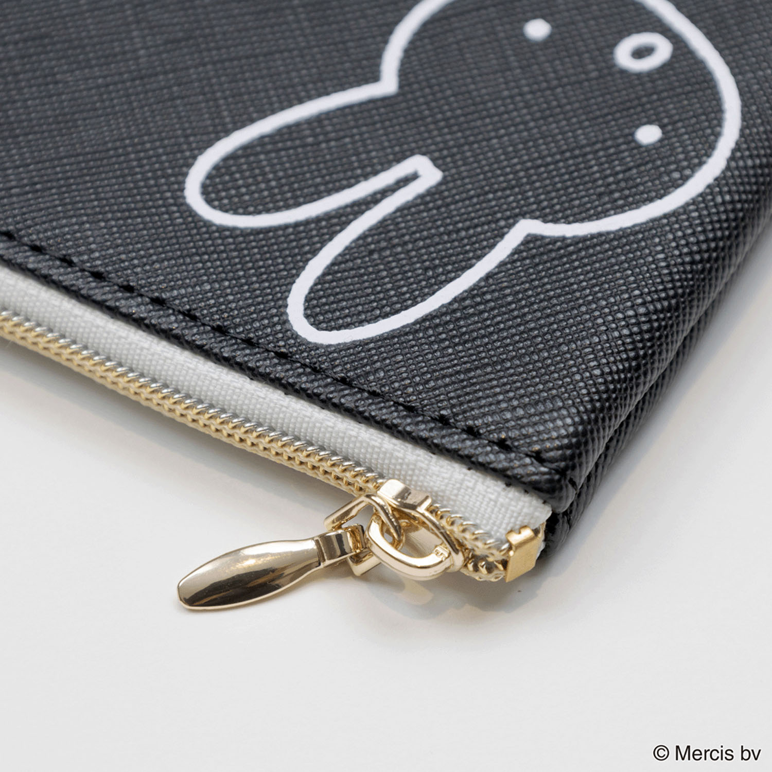 miffy LARGE MOTIF ミニフラットポーチ ブラック - 画像4