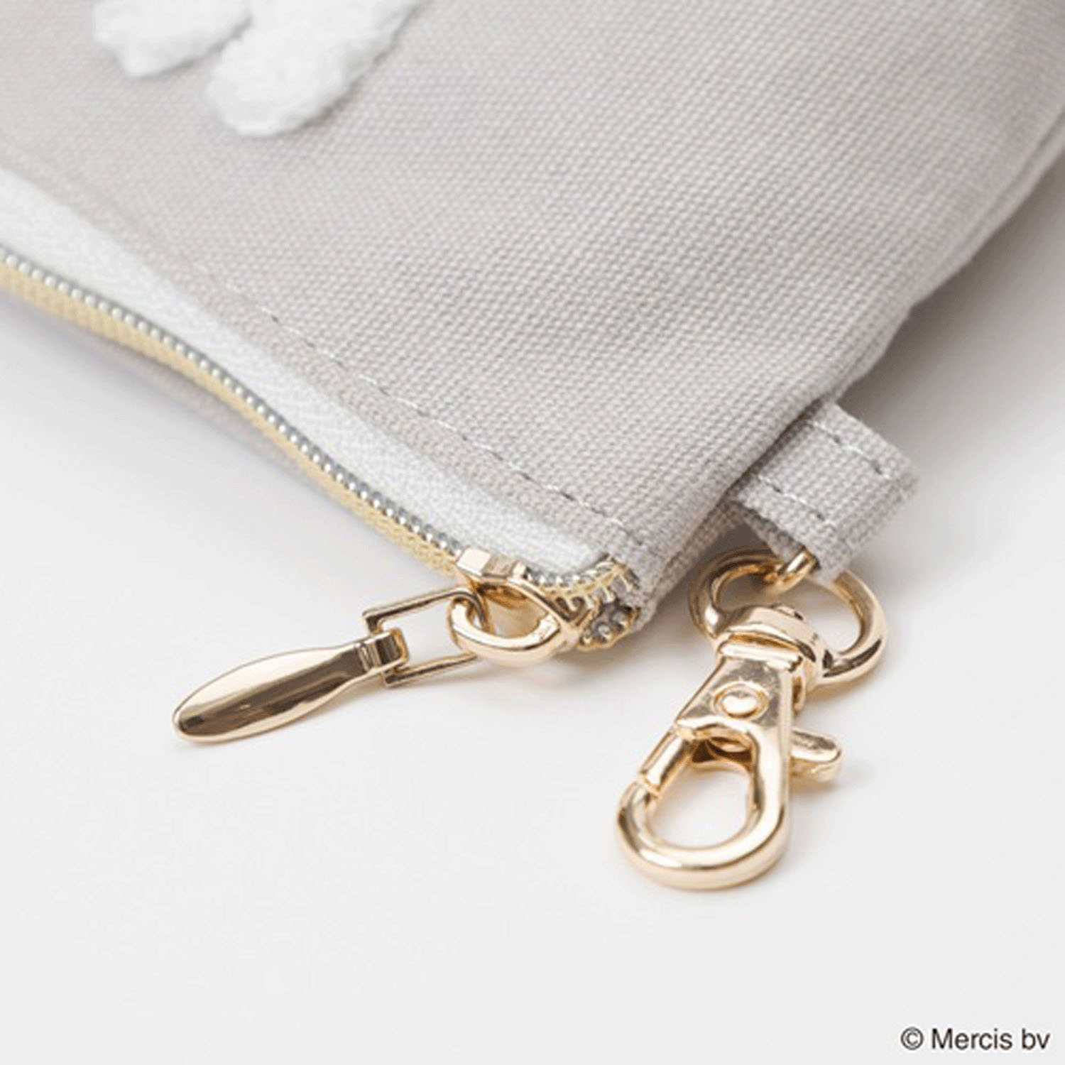 ミッフィー レッド＆ピンク マイクロミニ台形ポーチ イチゴ - 画像3