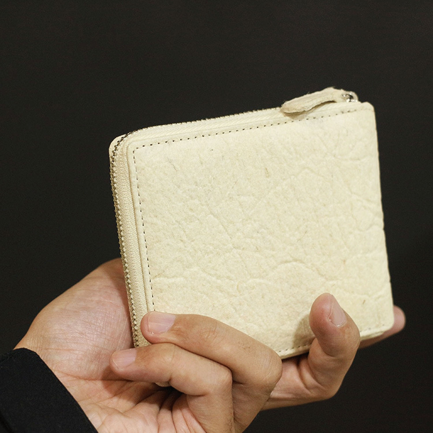 【パイナップルから作られた二つ折り財布】  ピニャーレ ハーフウォレット - 画像2