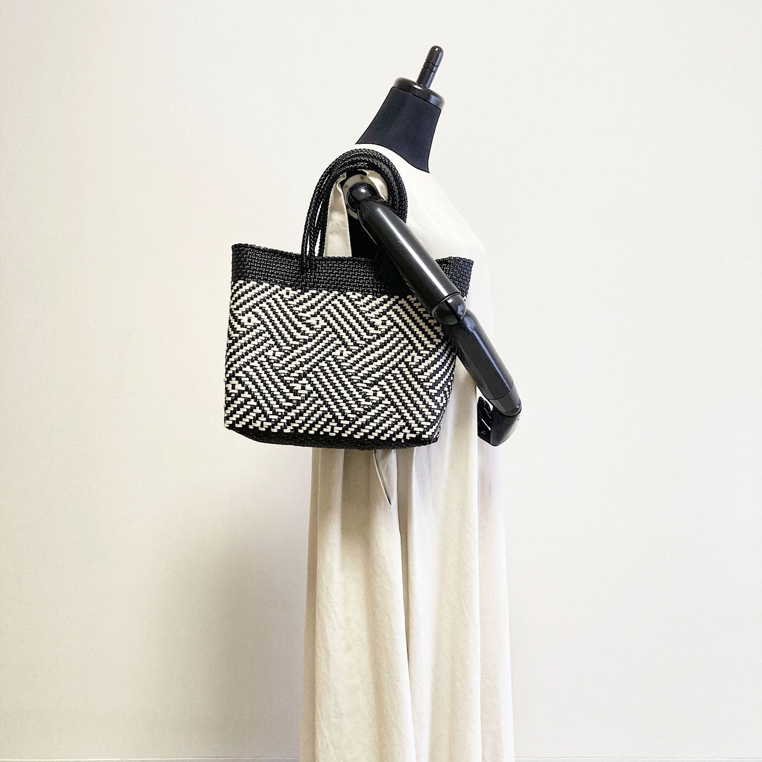 【大人気】MoonBird 手編みのメルカドバッグ 正方形S - 画像4