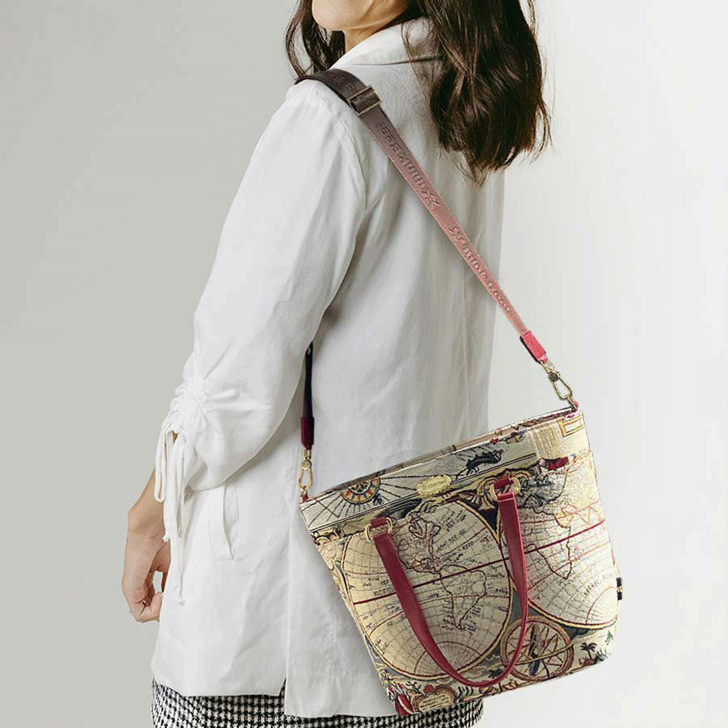 Think Bee！ エイジオブディスカバリー 2WAYトートバッグ - 画像1