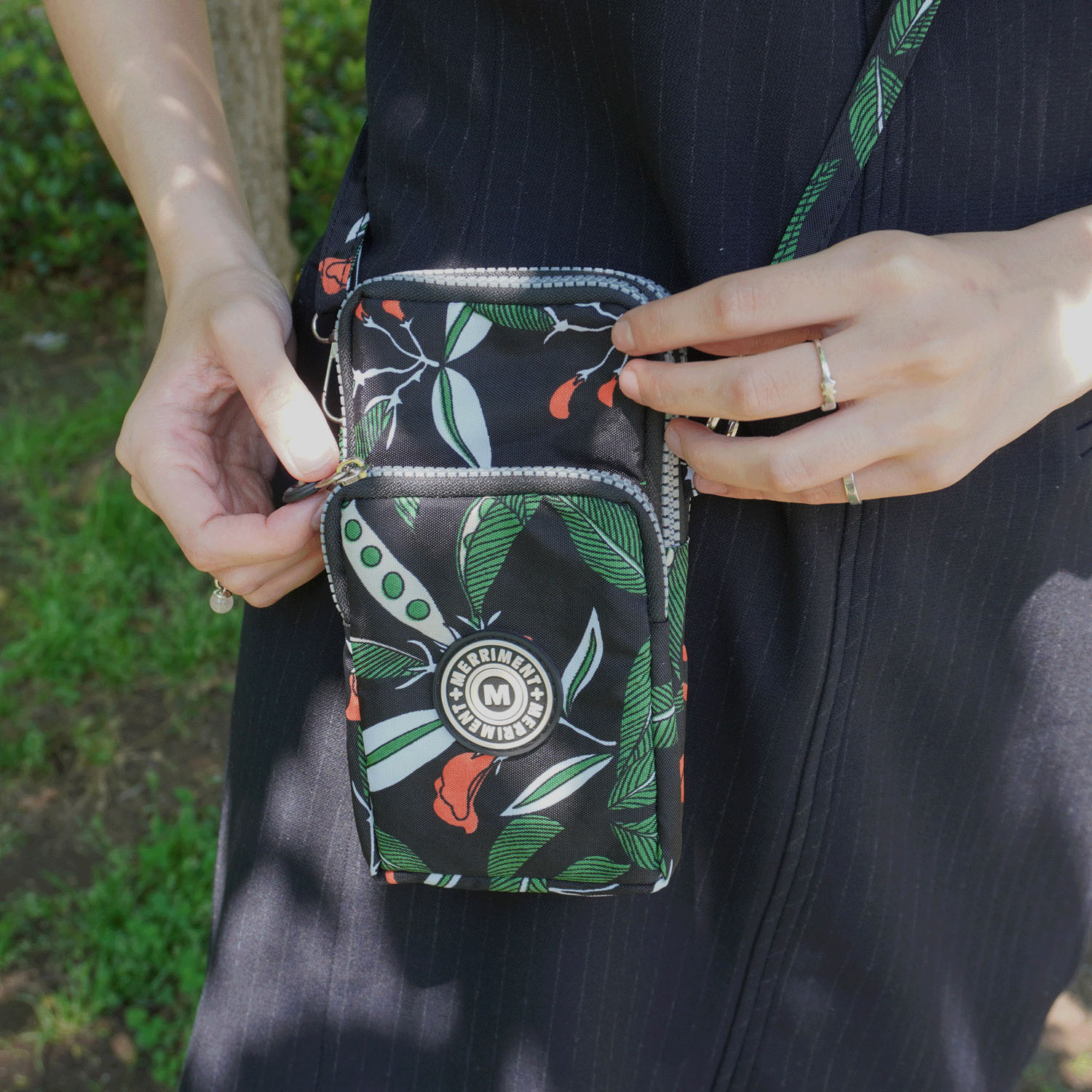 【リーフ柄 15－01 エトワール別注柄】MERRIMENT 縦型ミニショルダーバッグ - 画像3