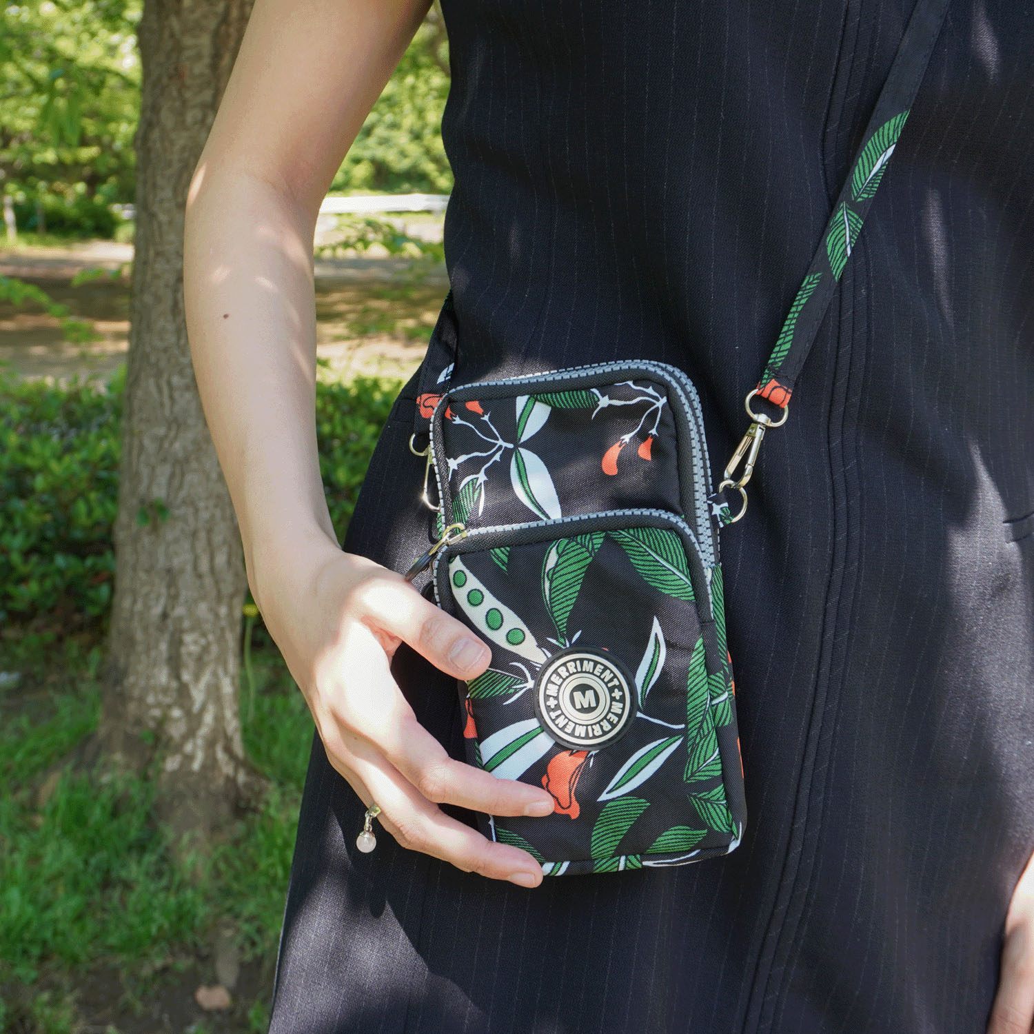【リーフ柄 15－01 エトワール別注柄】MERRIMENT 縦型ミニショルダーバッグ - 画像1