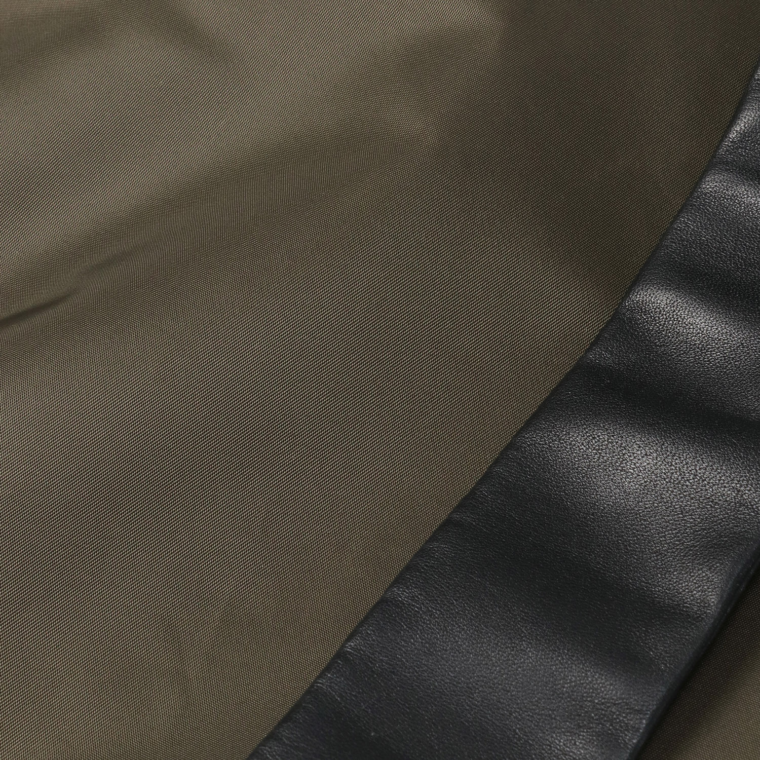 ReVA リサイクルナイロン×牛革ショルダーバッグ - 画像7