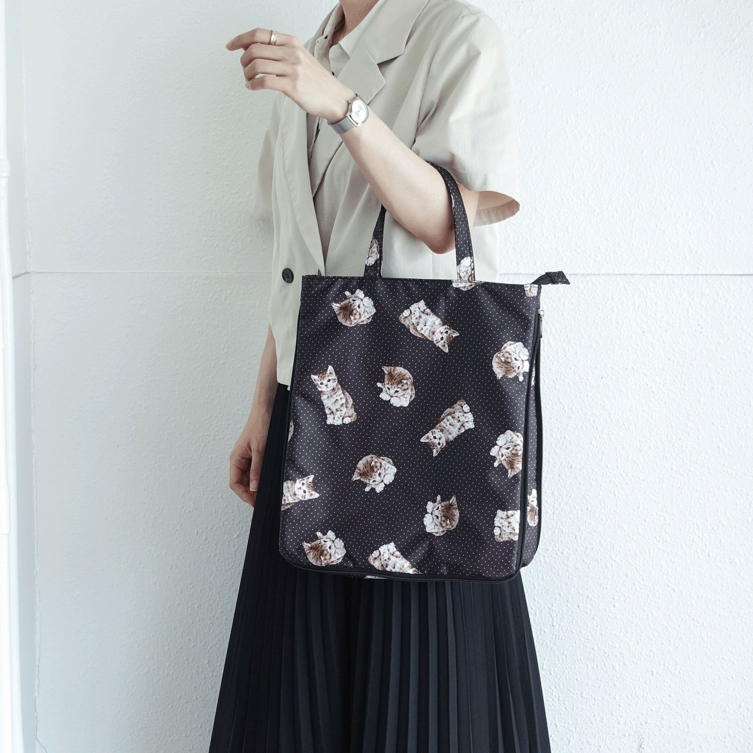 【エトワール別注柄】ドットネコ柄A4拡張縦型バッグ - 画像2