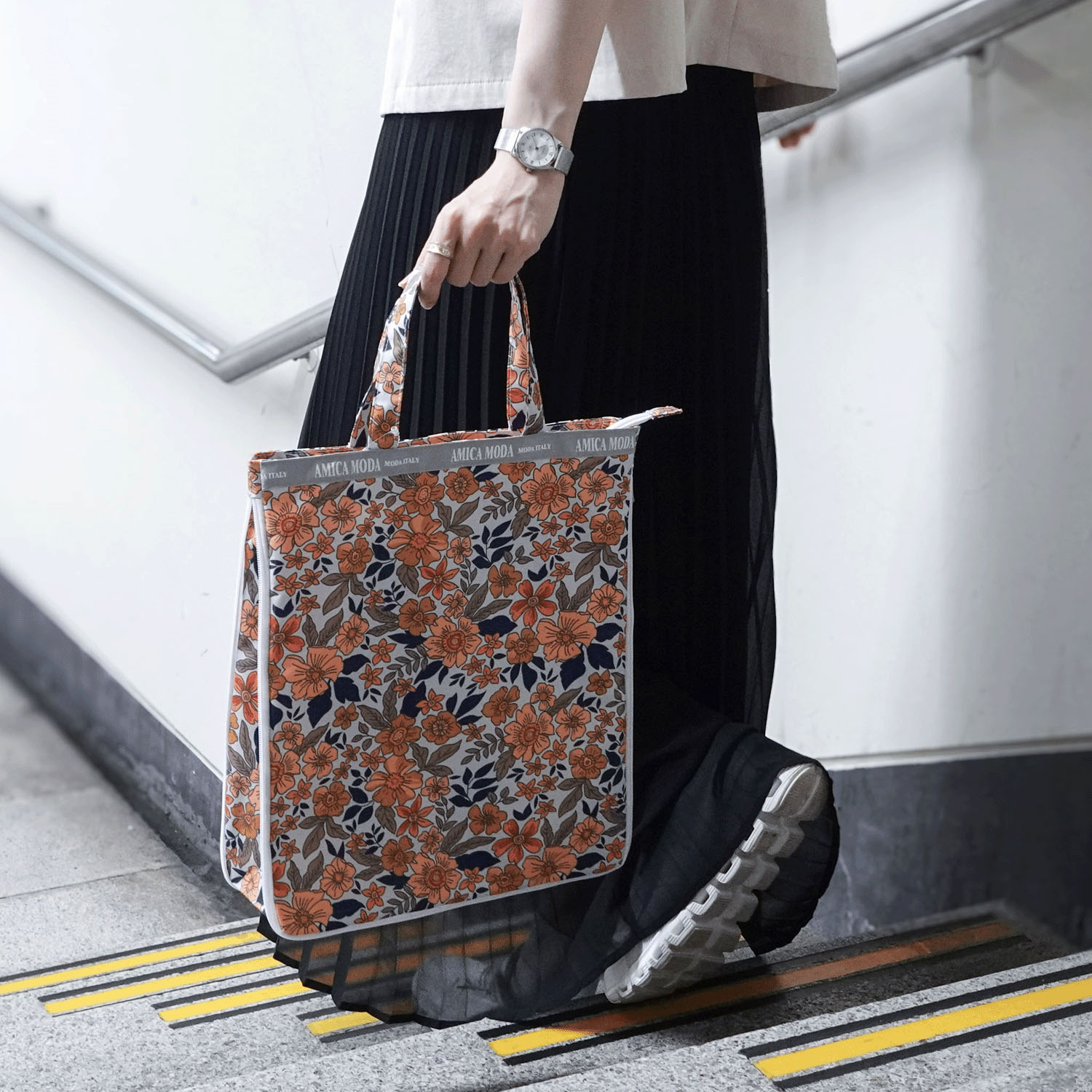 【エトワール別注柄】ペルネ柄A4拡張縦型バッグ - 画像1