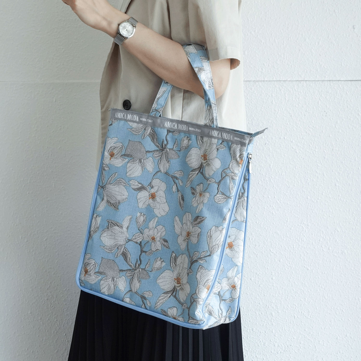 ホワイトフラワー柄 A4拡張縦型バッグ - 画像2