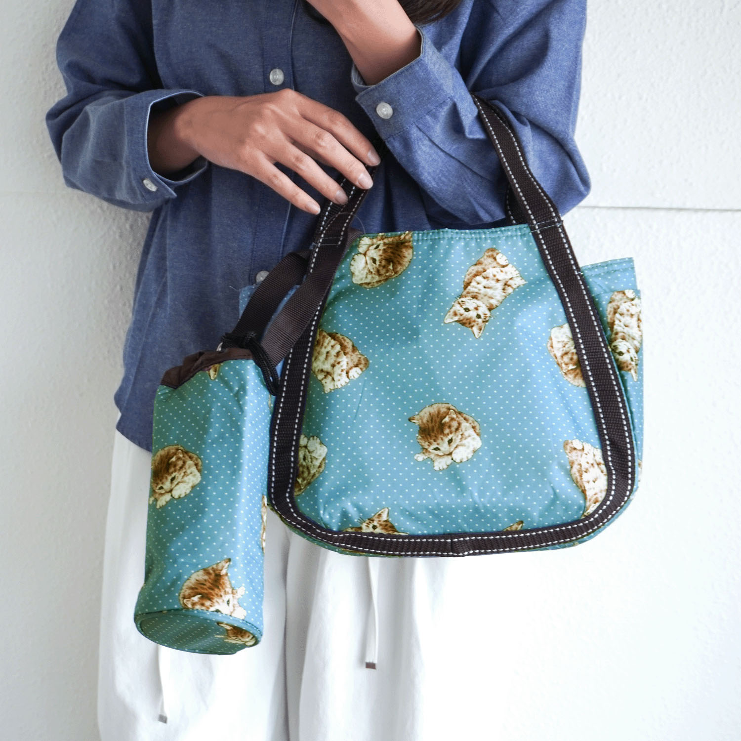 【エトワール先行販売】保冷ドット猫柄ボトル付きバッグ バルーン小 - 画像1