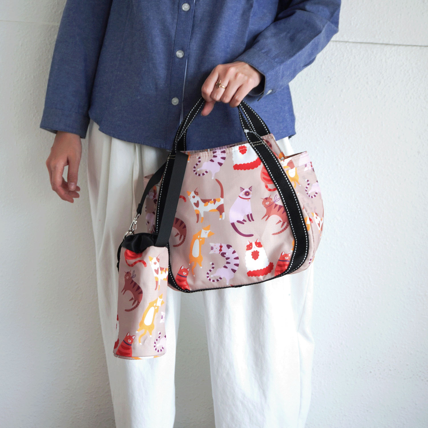 【エトワール別注柄】保冷色々猫柄ボトル付きバッグ バルーン小 - 画像2