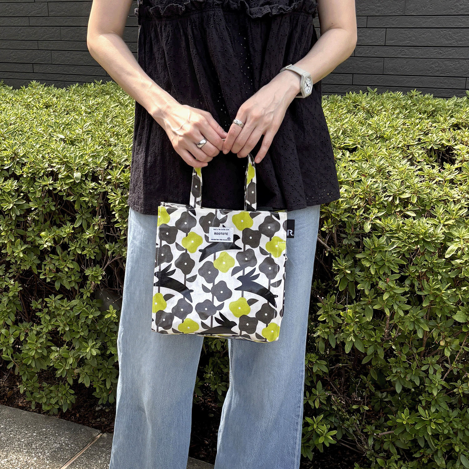 ルートート 柄ものラミネートスクエアバッグ